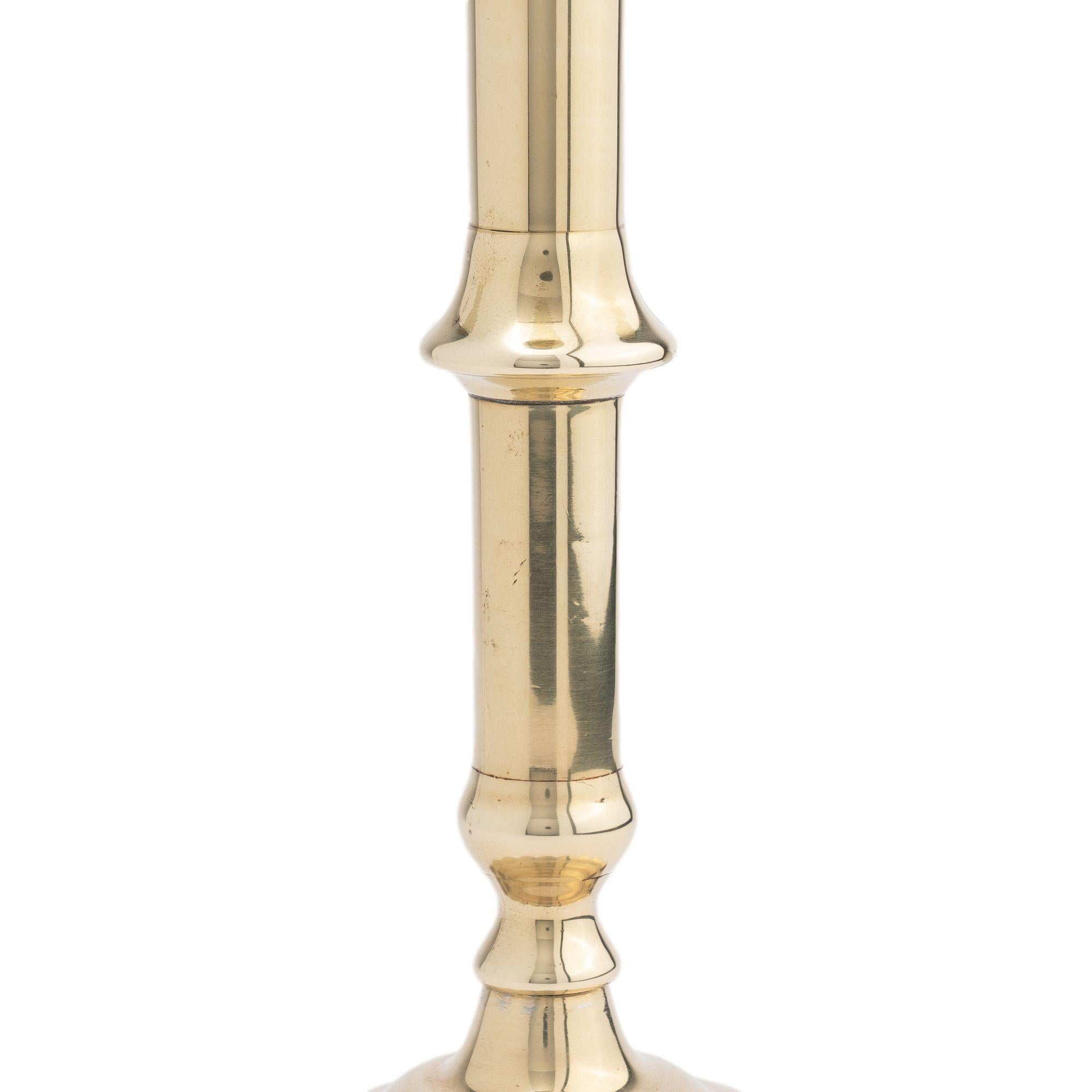 18th Century English Georgian cast brass Queen Anne knob shaft candlestick, c. 1760 For Sale