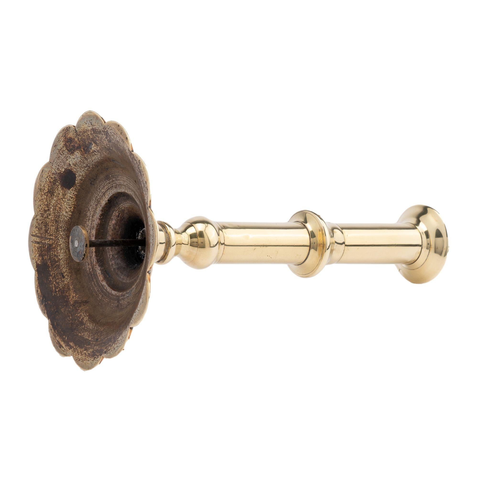 English Georgian cast brass Queen Anne knob shaft candlestick, c. 1760 For Sale 2