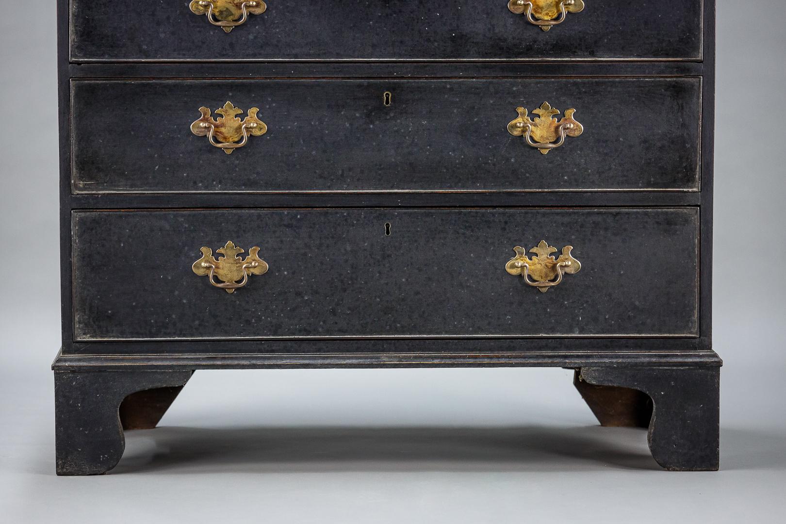 Smart Georgian chest of drawers on bracket feet. Recent bespoke painted finish. England, circa 1800.
Dimensions: 101 cm x 99 cm x 47 cm.

 