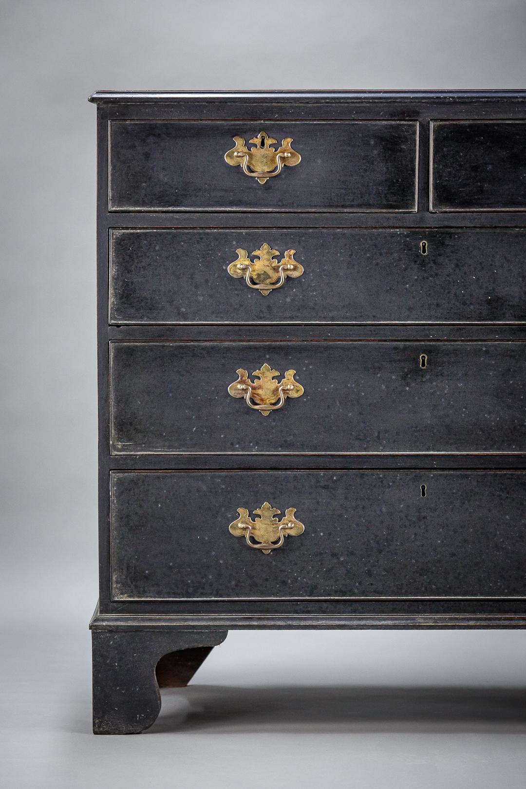 English Georgian Chest of Drawers In Fair Condition In Pease pottage, West Sussex