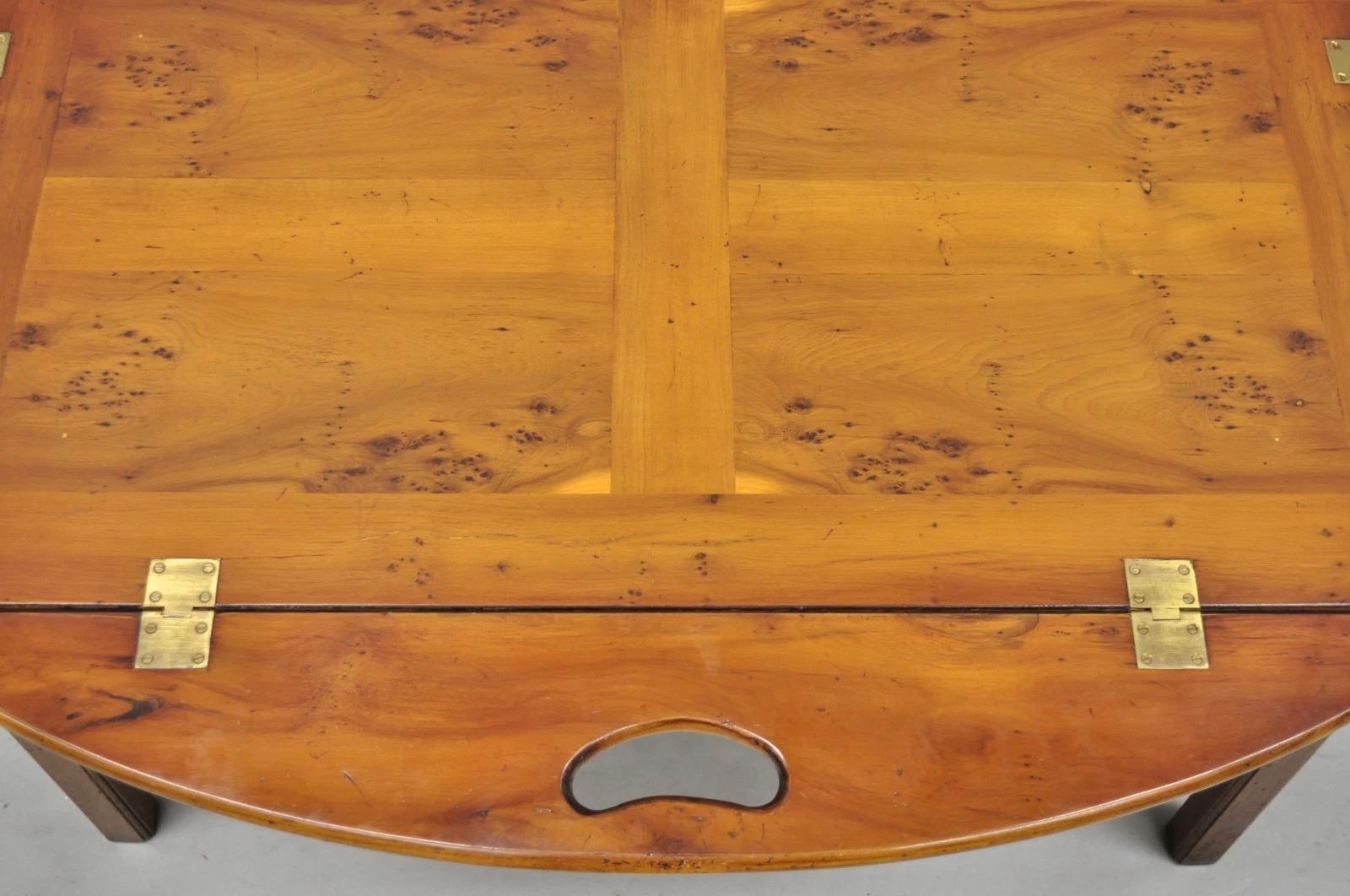 Acajou Table basse à plateau en bois de ronce de chippendale en acajou de style géorgien anglais en vente