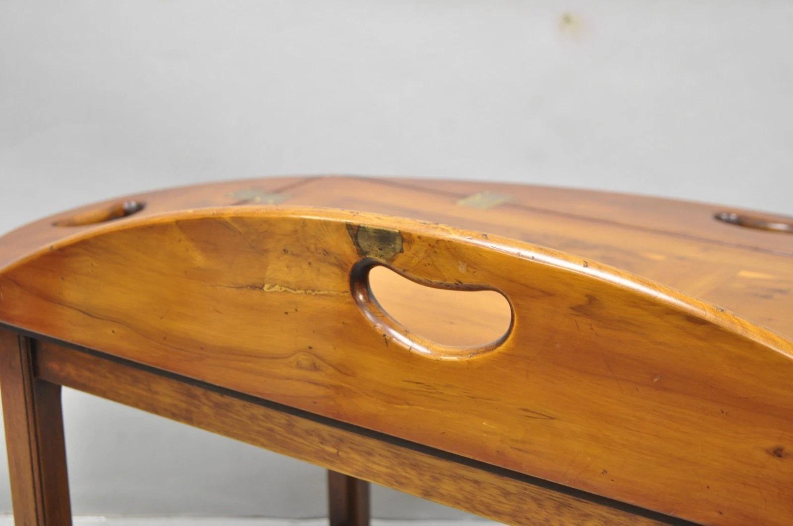 Table basse à plateau en bois de ronce de chippendale en acajou de style géorgien anglais en vente 3