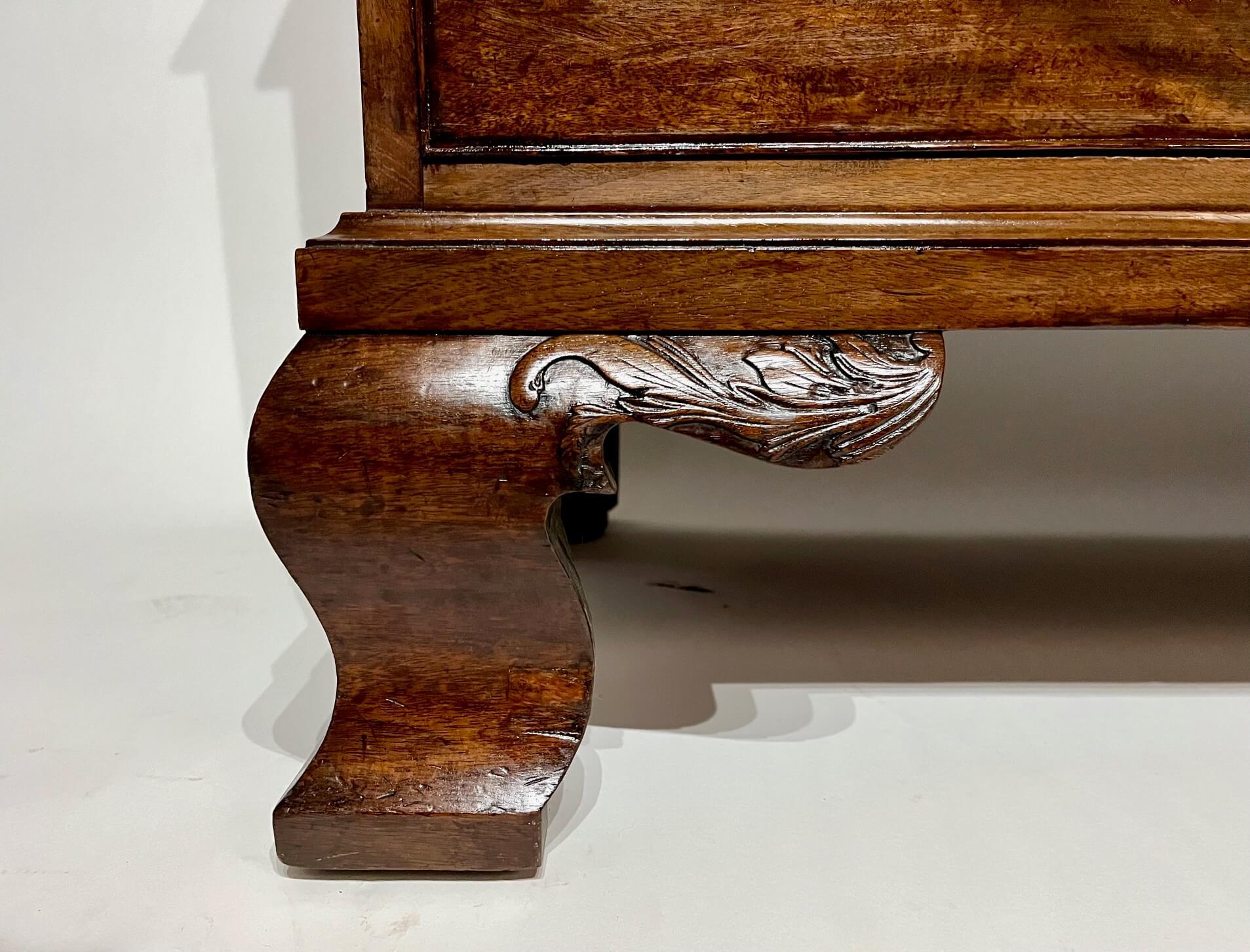 Grande cassettiera georgiana inglese in mogano Chippendale, 1760 circa in vendita 6