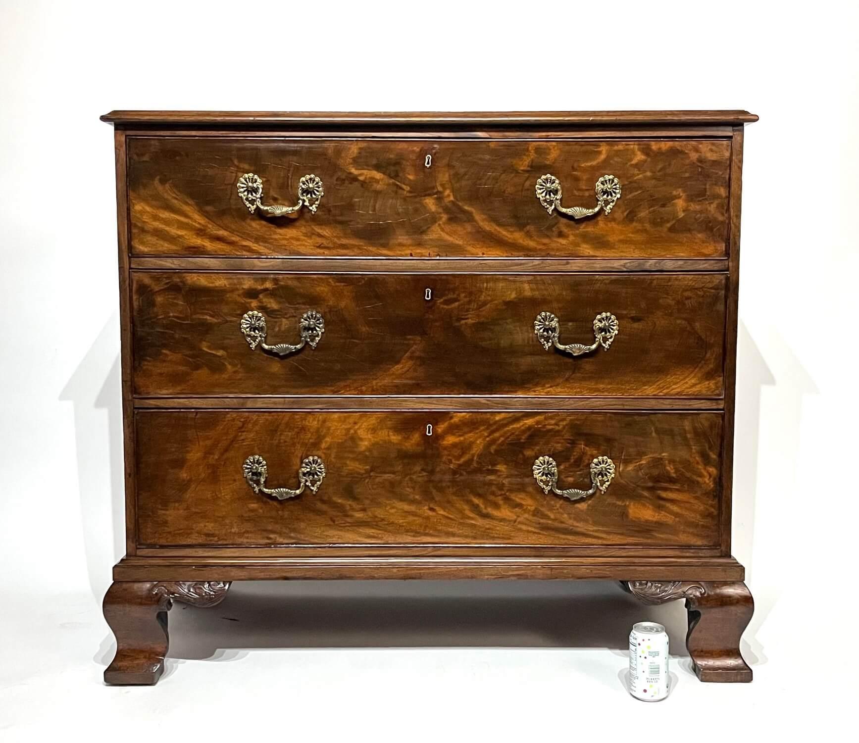 Grande cassettiera georgiana inglese in mogano Chippendale, 1760 circa in vendita 1