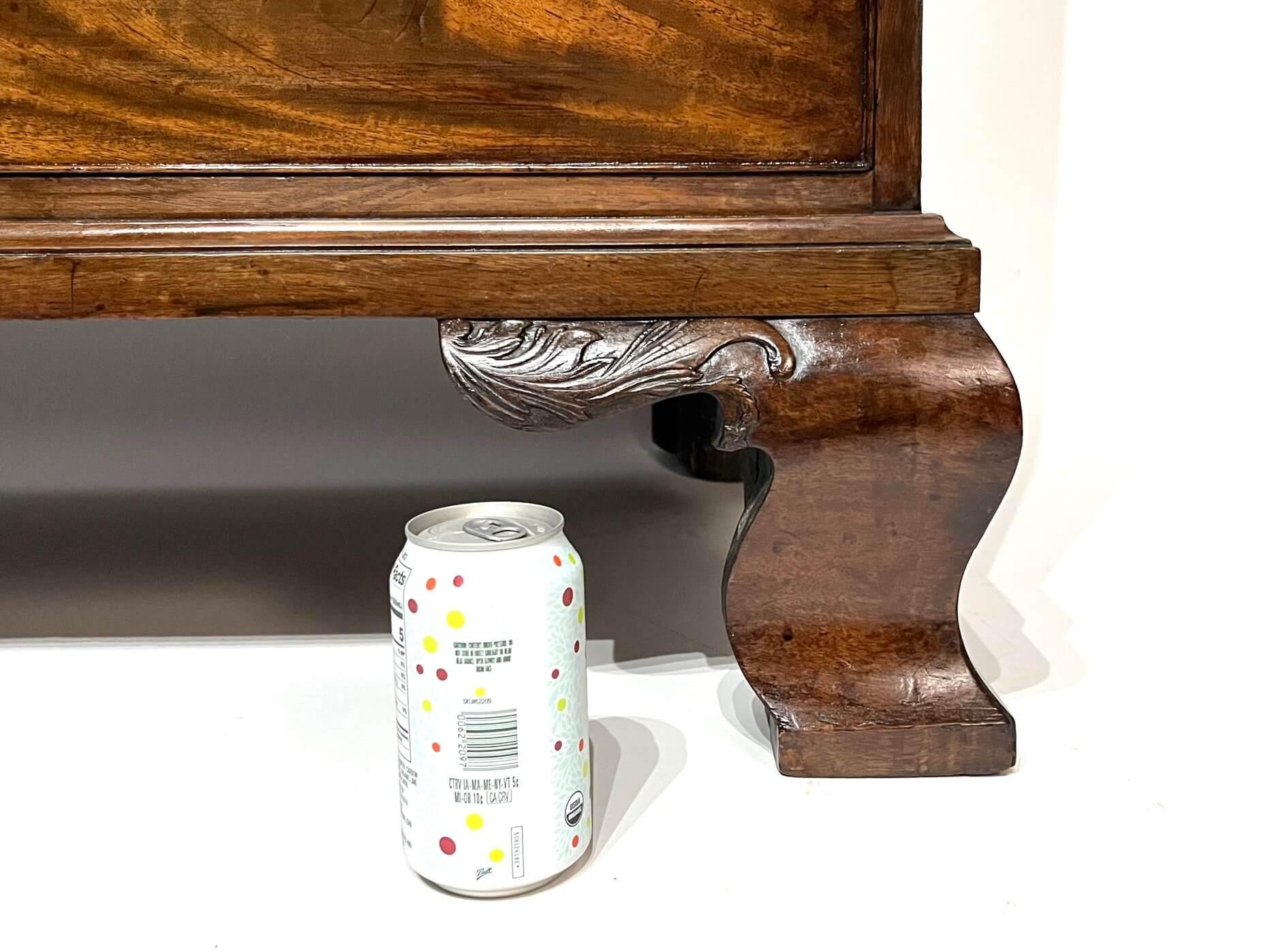 Grande cassettiera georgiana inglese in mogano Chippendale, 1760 circa in vendita 2