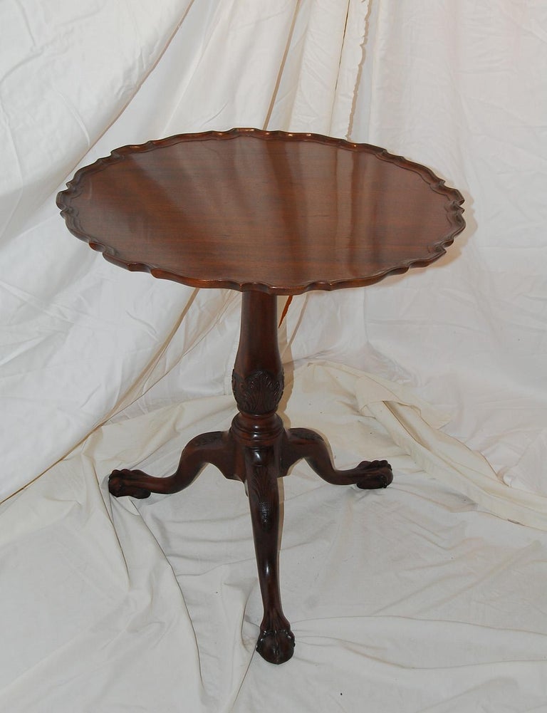 English Georgian Chippendale Mahogany Piecrust Tilt Top Table For Sale 1