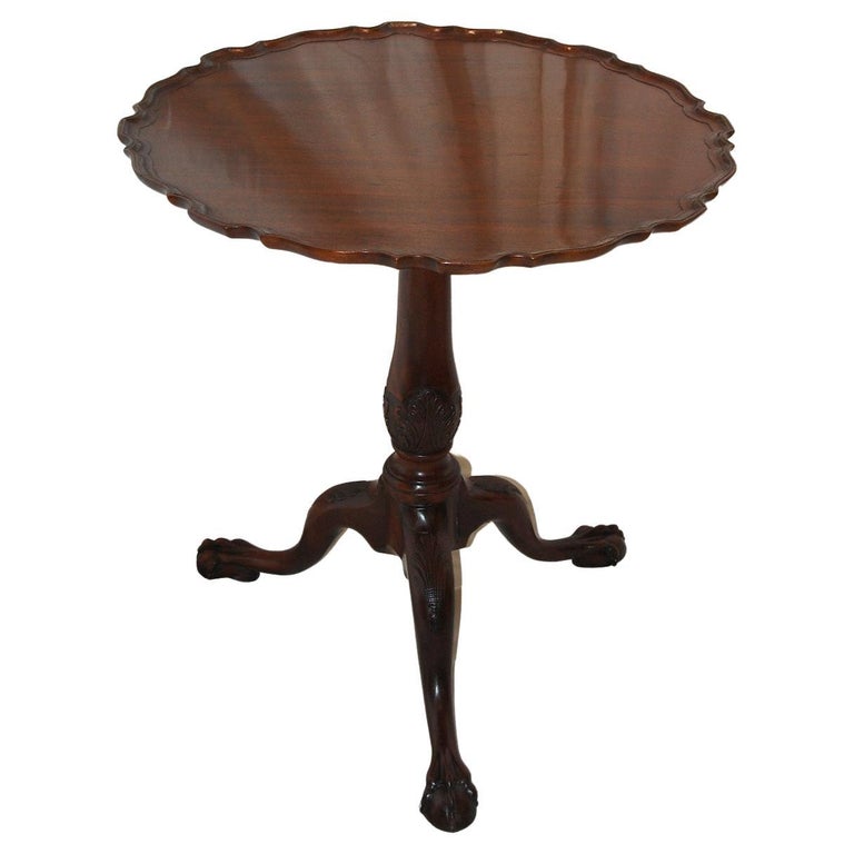 English Georgian Chippendale Mahogany Piecrust Tilt Top Table For Sale