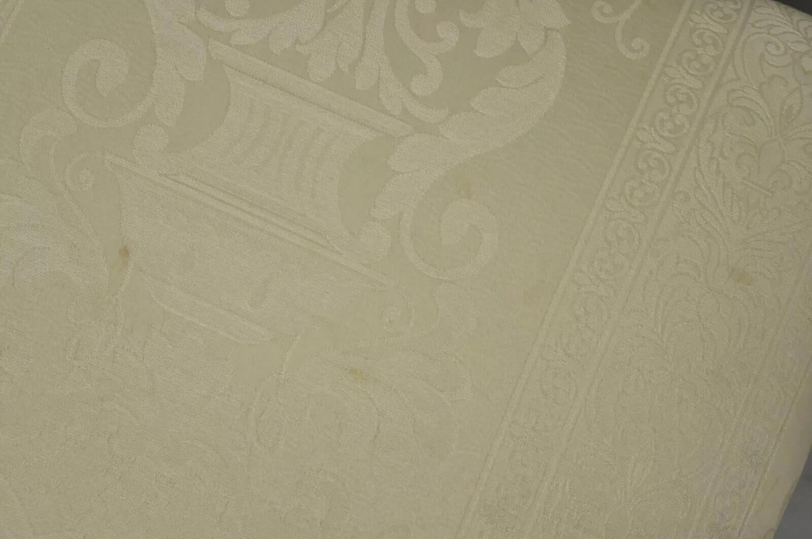 Sgabelli georgiani inglesi in stile Chippendale in mogano intagliato con Ball and Claw - Coppia in vendita 2