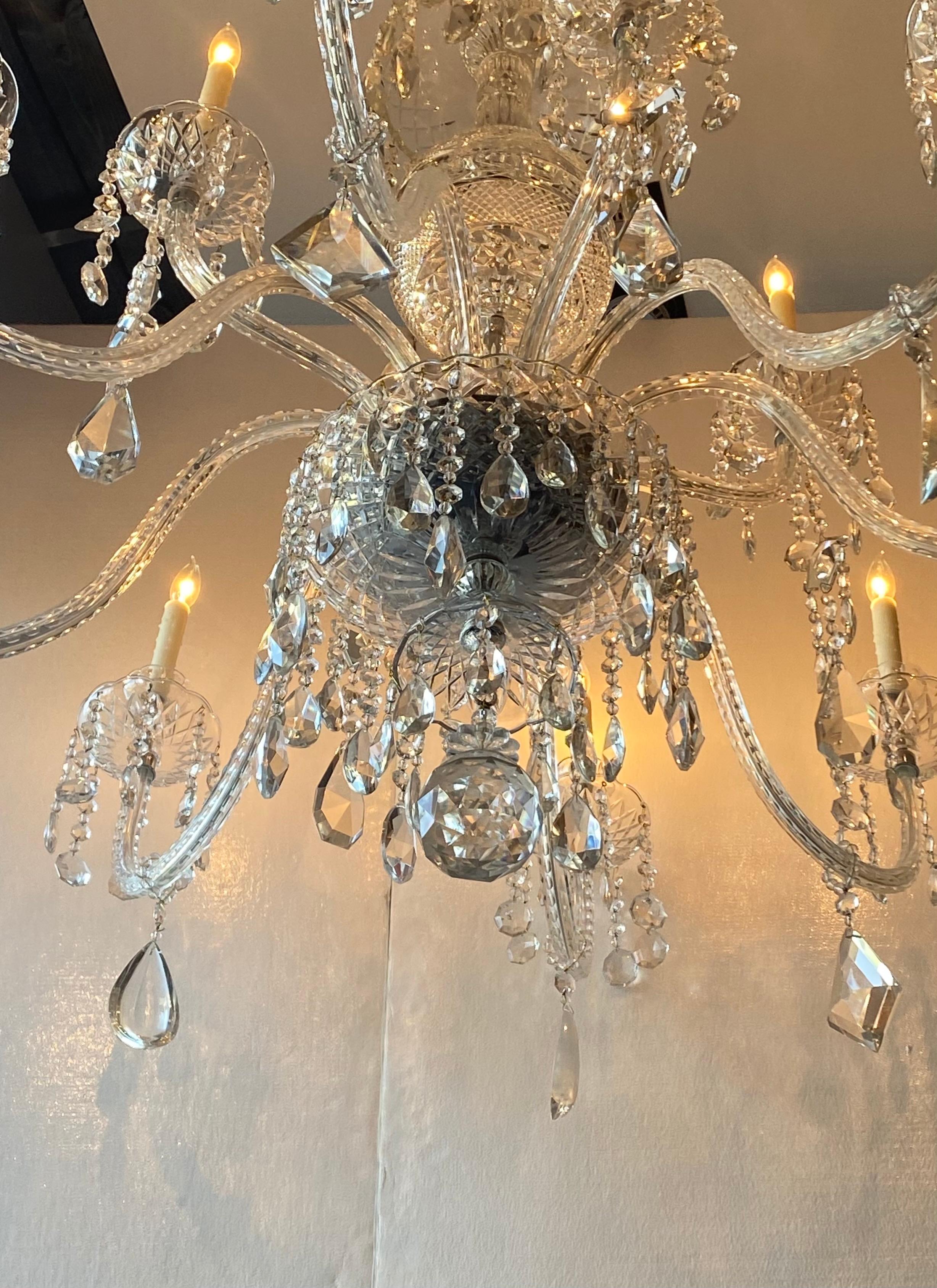 English Georgian Crystal Chandelier In Excellent Condition For Sale In Dallas, TX