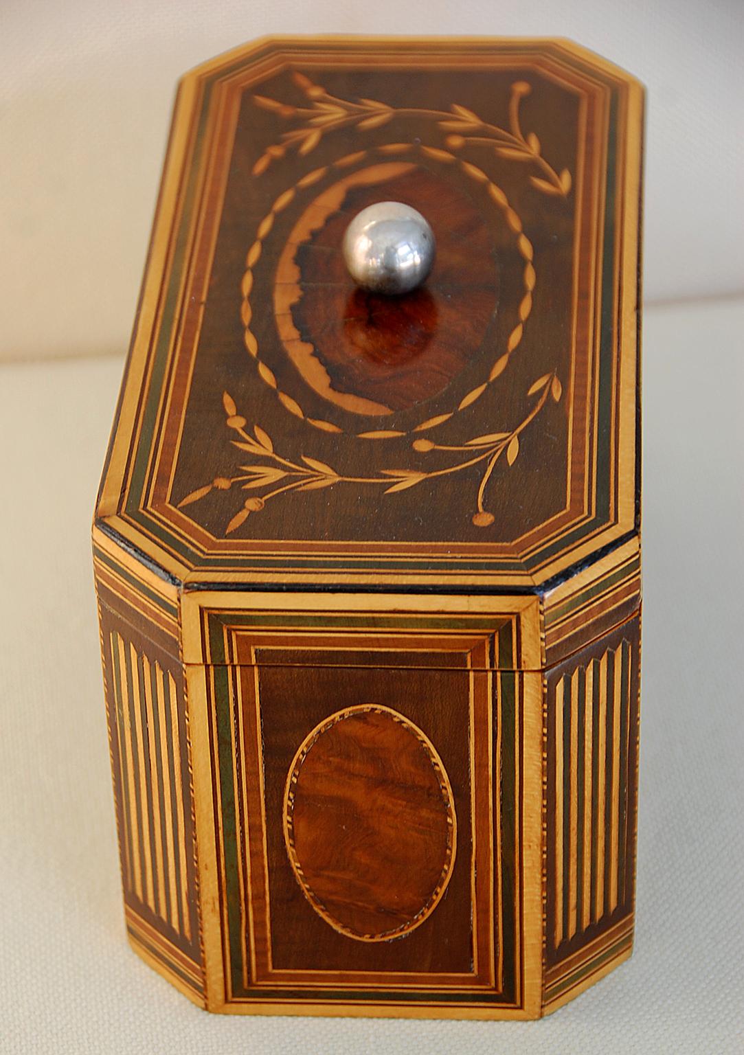 English Georgian Double Inlaid Tea Caddy, Octagonal, Leaf, Berry, Column Inlays In Good Condition In Wells, ME