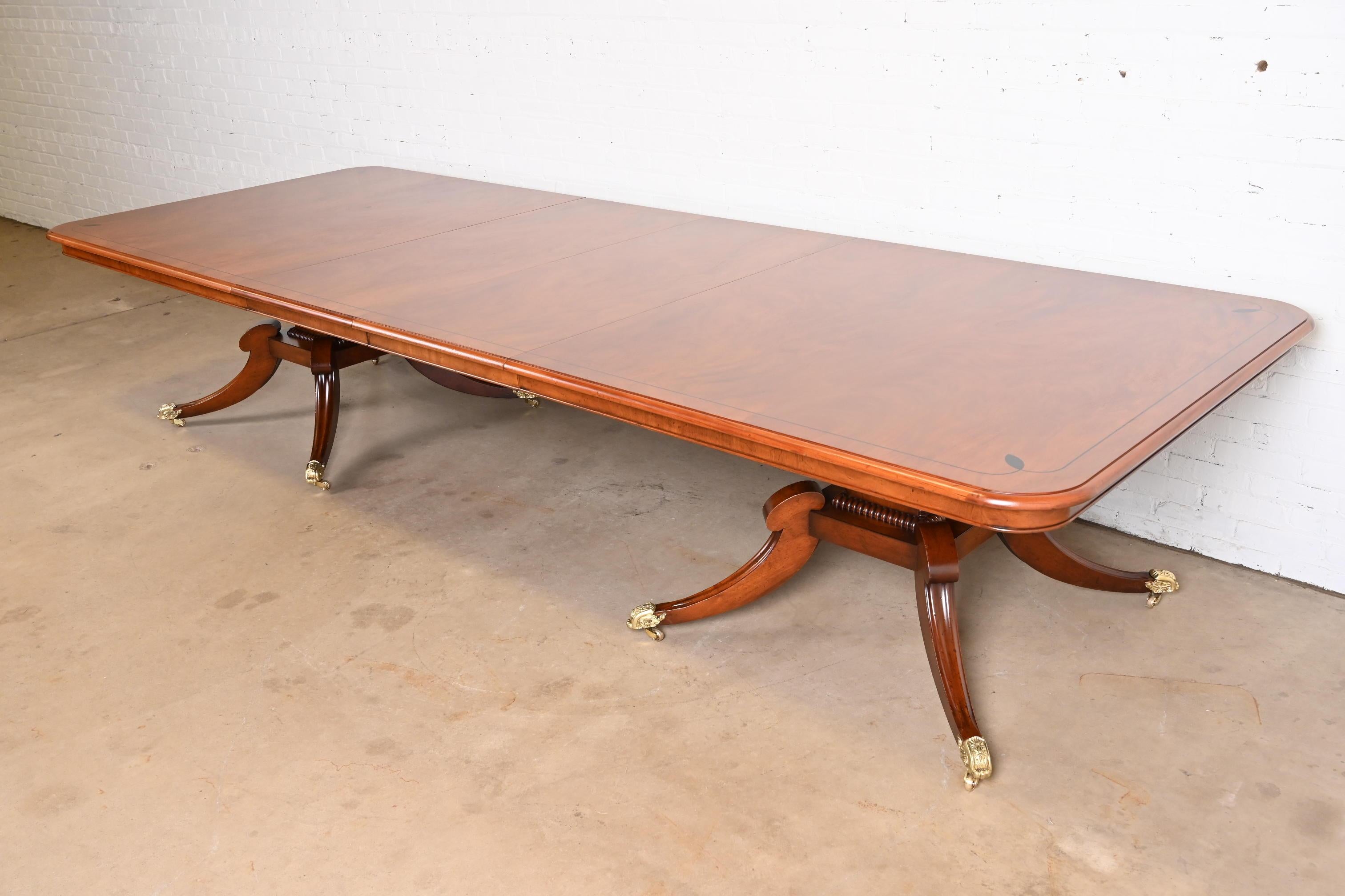 English Georgian Double Pedestal Dining Table by Restall Brown & Clennell In Good Condition For Sale In South Bend, IN