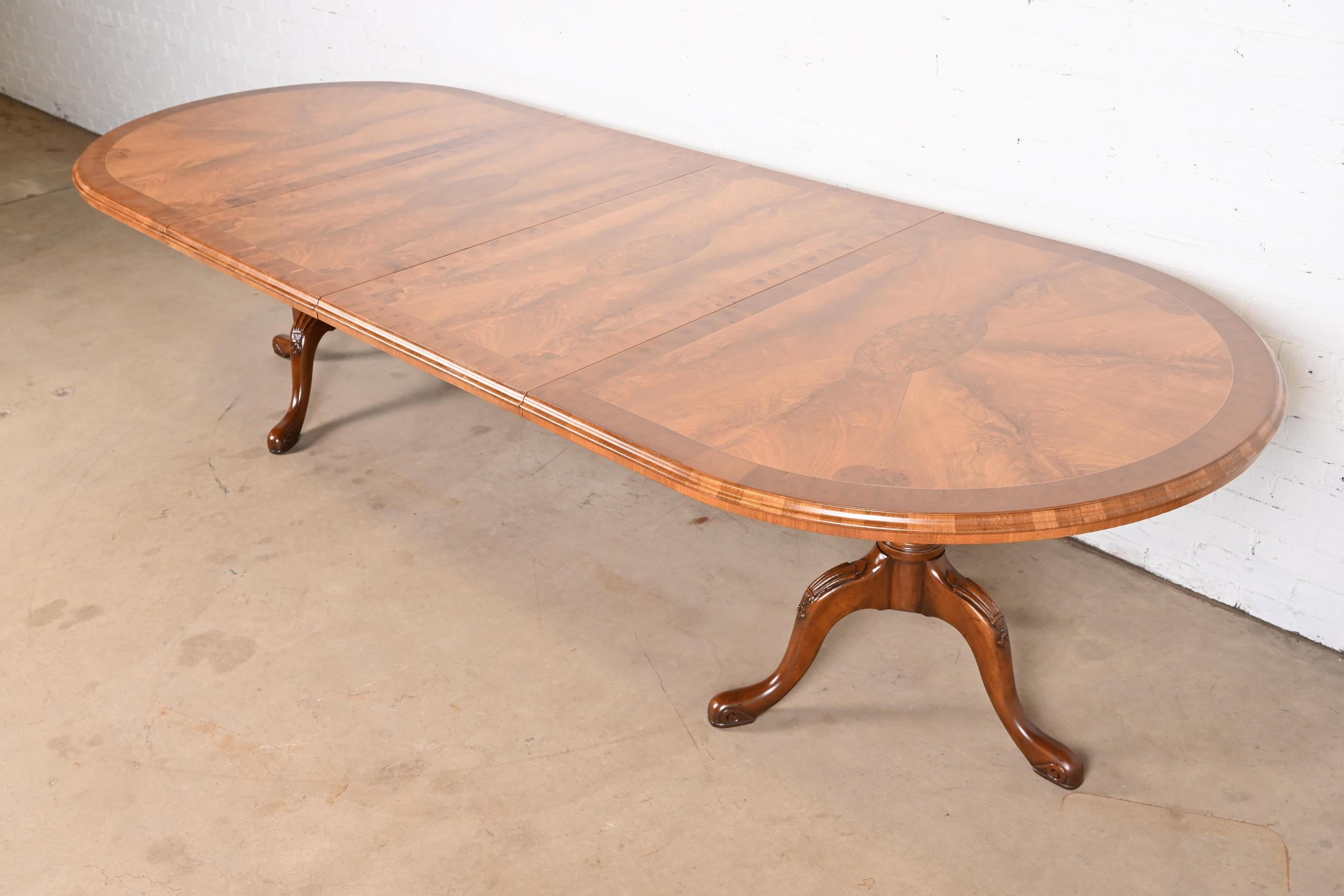 English Georgian Double Pedestal Dining Table by Restall Brown & Clennell In Good Condition In South Bend, IN