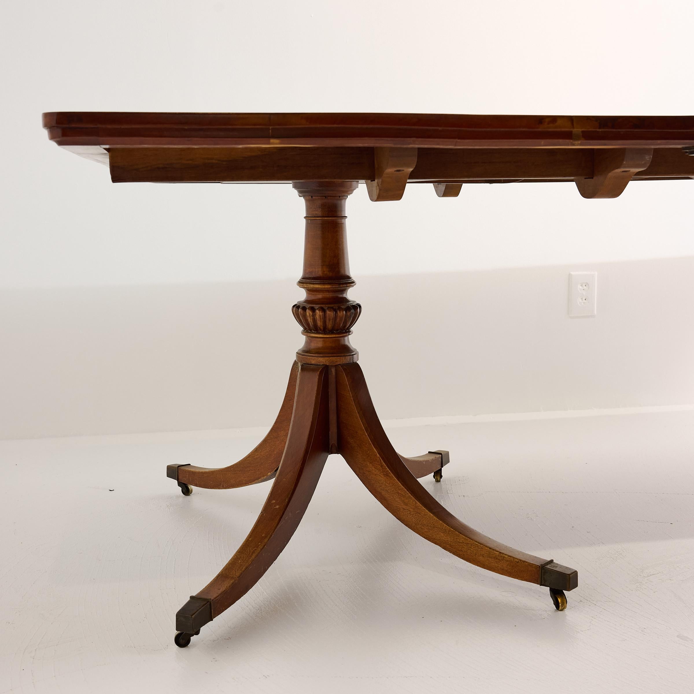 Table de salle à manger géorgienne anglaise à double piédestal extensible, 66 à 105 pouces de long en vente 3