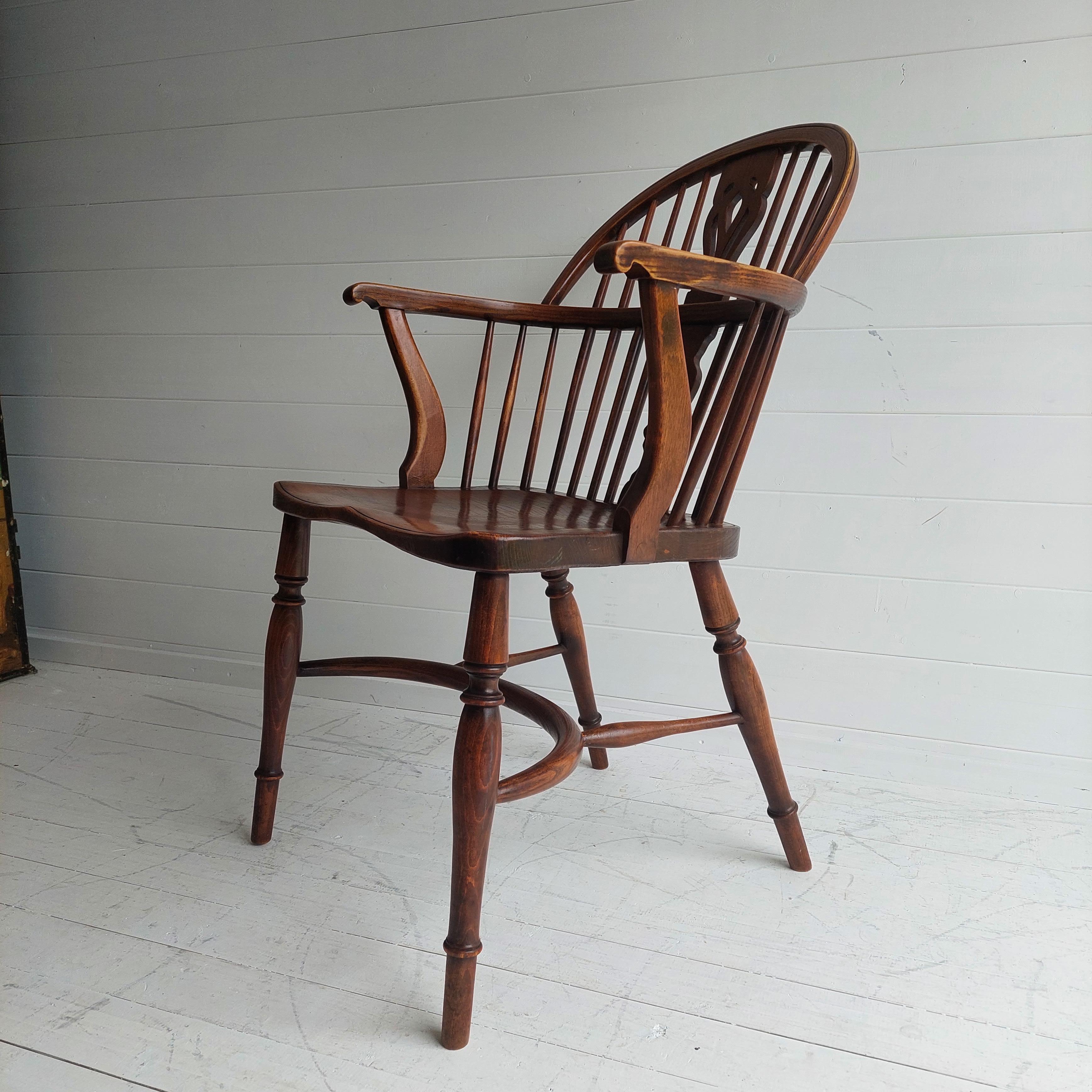 Victorian English Georgian Elm Windsor Armchair Double Bow Spindle Back, 1900s For Sale