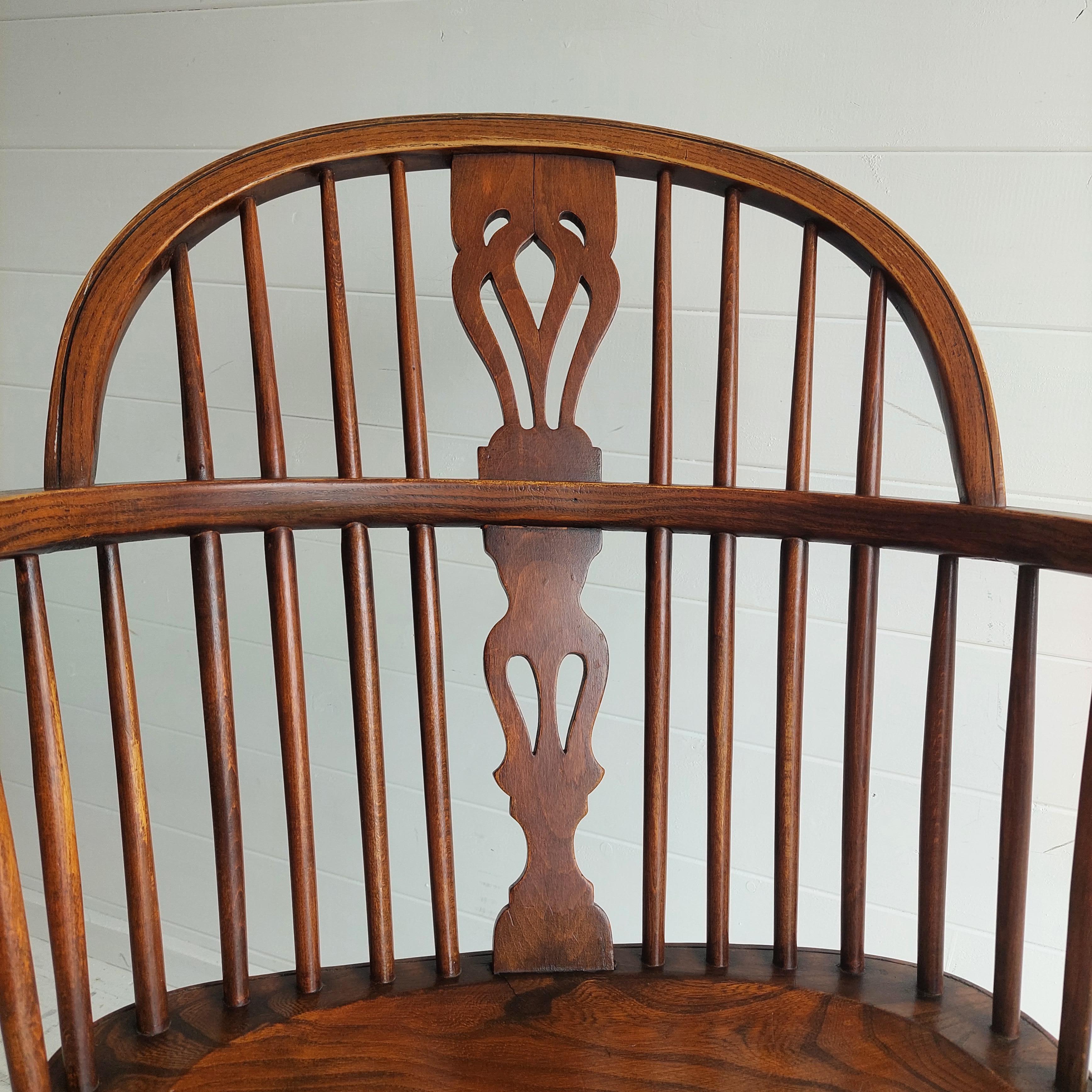English Georgian Elm Windsor Armchair Double Bow Spindle Back, 1900s For Sale 1