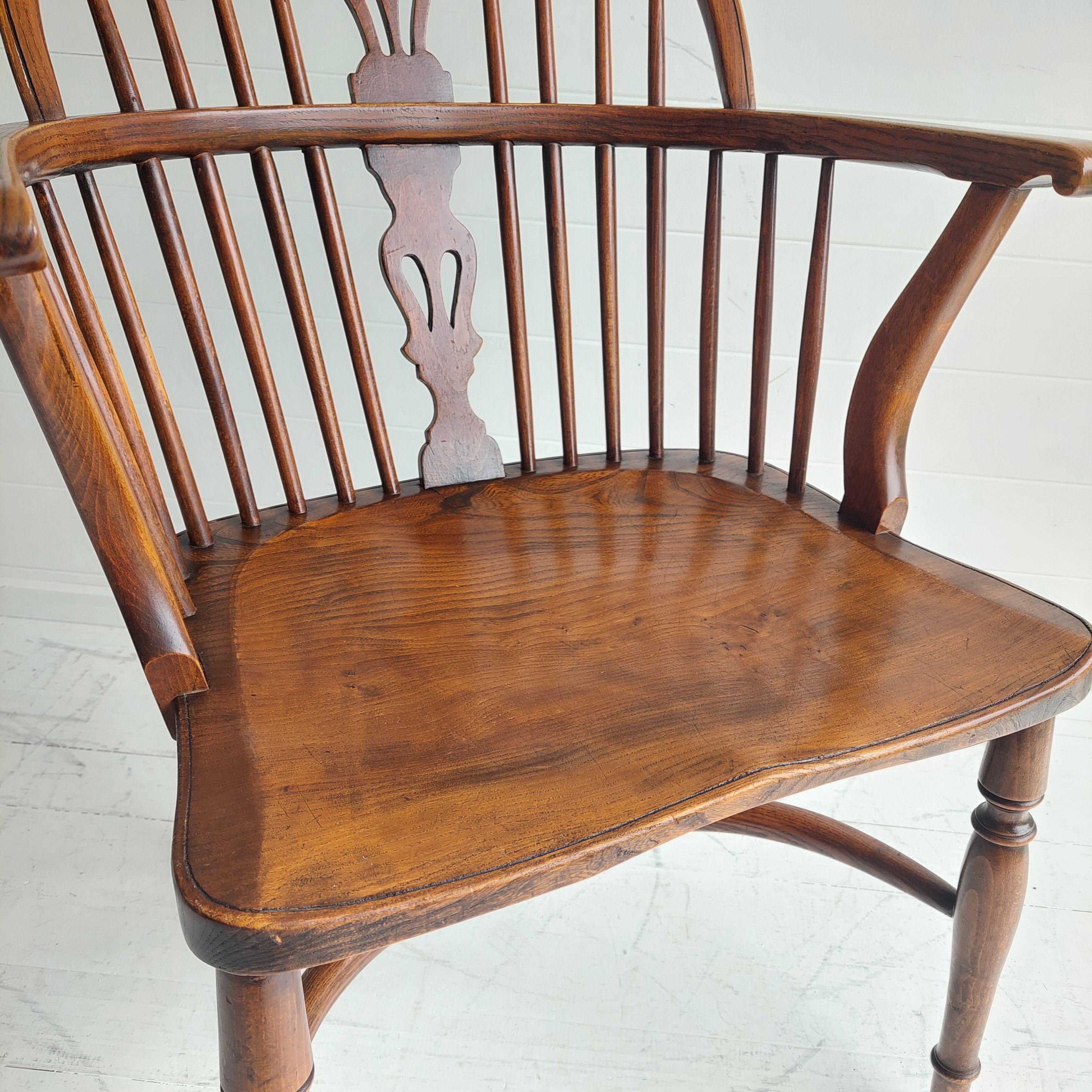 English Georgian Elm Windsor Armchair Double Bow Spindle Back, 1900s For Sale 2