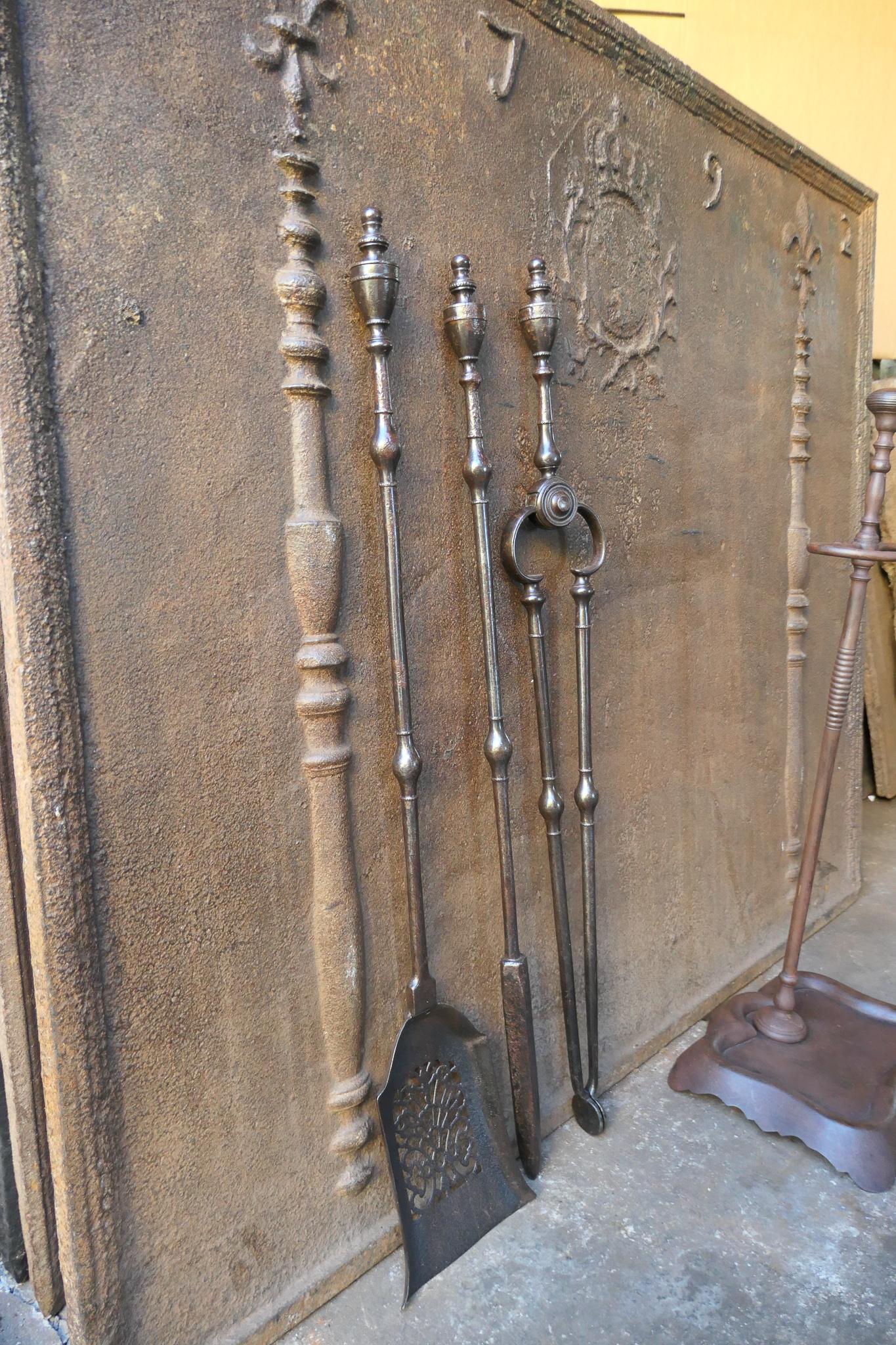 English Georgian Fireplace Tool Set , 18th-19th Century For Sale 5