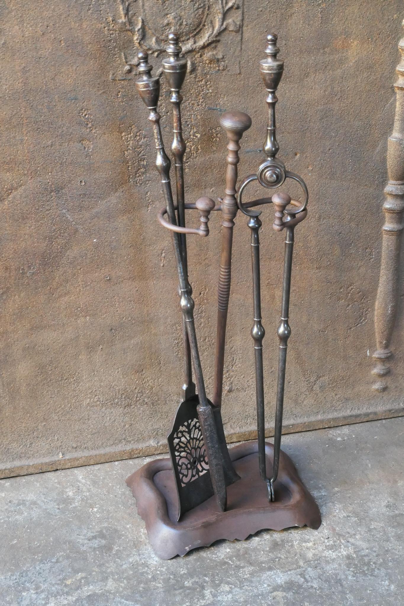 Forgé Ensemble d'outils de cheminée géorgiens anglais, 18e-19e siècle en vente