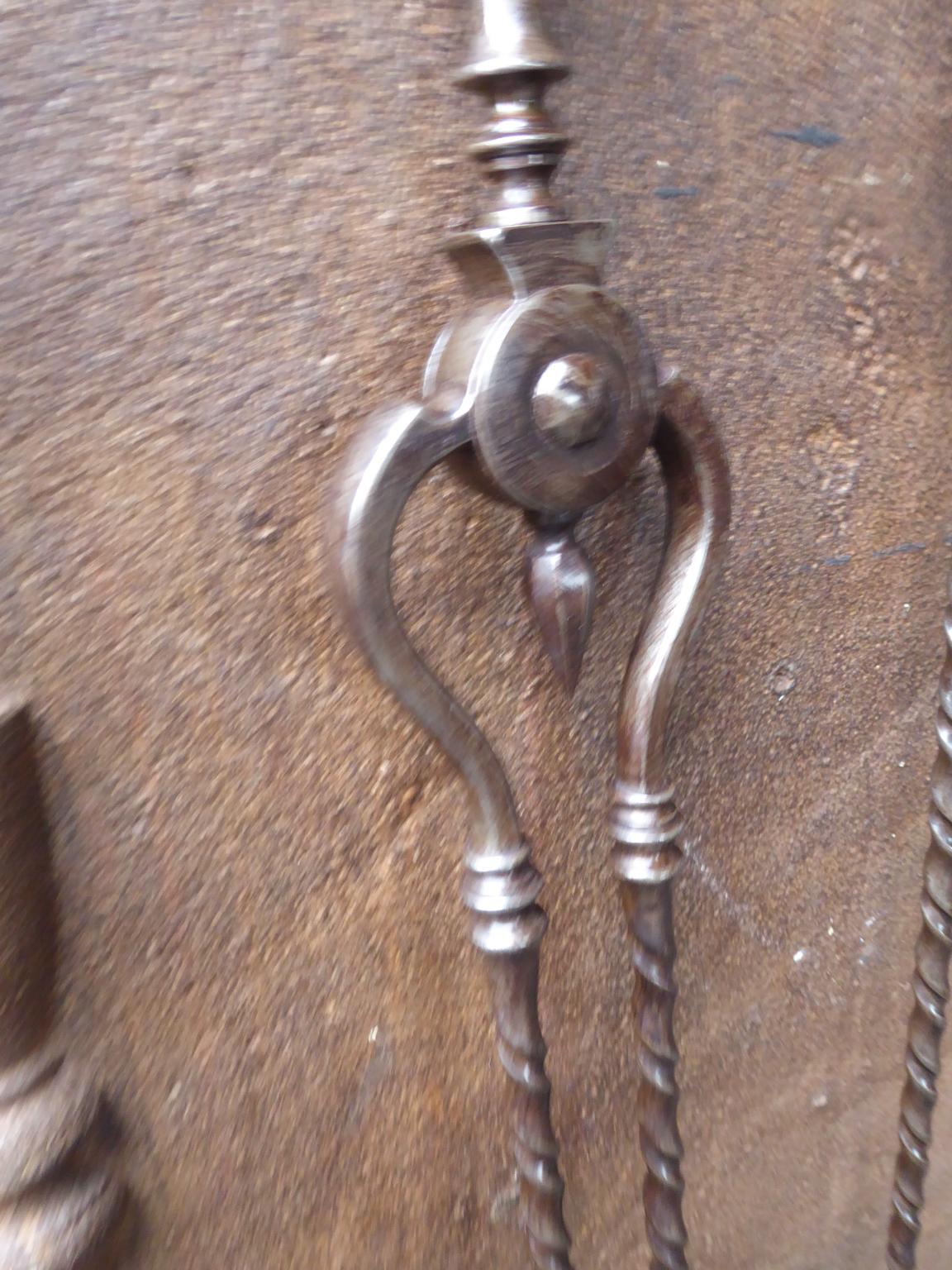 Ensemble d'outils ou de fers à repasser de cheminée géorgiens anglais, 18e-19e siècle Bon état - En vente à Amerongen, NL