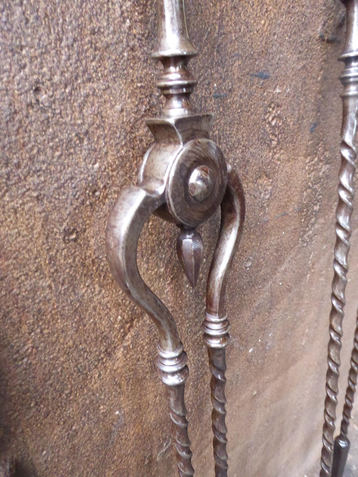 Fer forgé Ensemble d'outils ou de fers à repasser de cheminée géorgiens anglais, 18e-19e siècle en vente