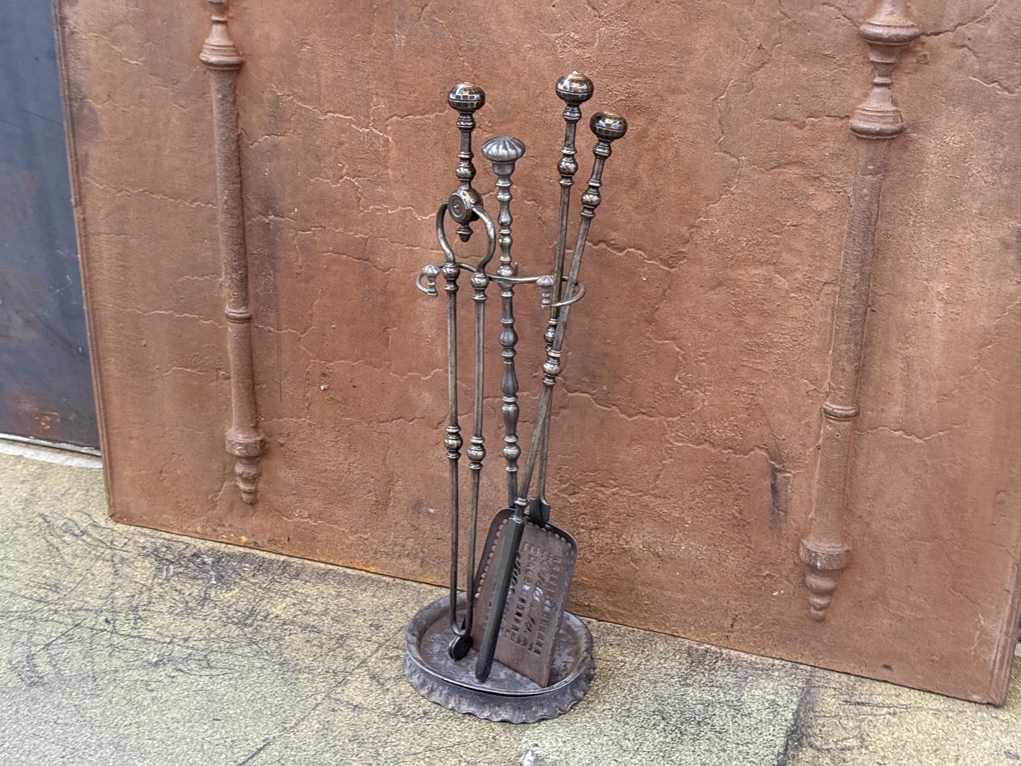 English Georgian Fireplace Tool Set or Fire Irons, Early 19th Century, Neoclassi In Good Condition In Amerongen, Amerongen