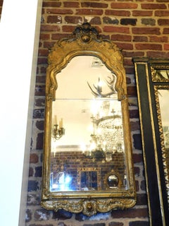 Englischer georgianischer Laubwappenmedaillon vergoldetes Holz abgeschrägter Wandspiegel, ca. 1750