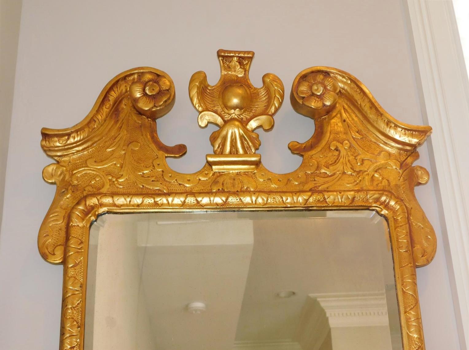 English Georgian Foliage Crest Gilt Wood & Gesso Beveled Wall Mirror, C. 1770 In Excellent Condition For Sale In Hollywood, SC