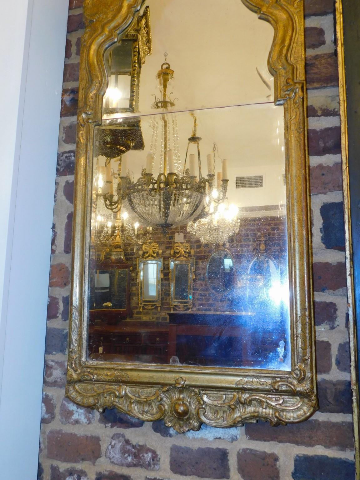 Mid-18th Century English Georgian Foliage Crest Medallion Gilt Wood Beveled Wall Mirror, C. 1750 For Sale
