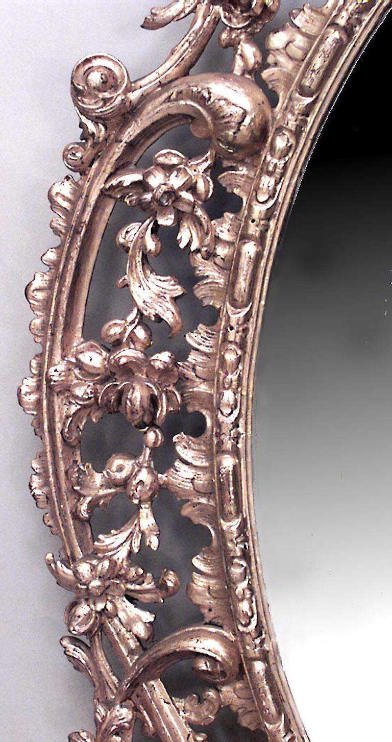 19th Century English Georgian Oval Carved Giltwood Filigree Wall Mirror For Sale