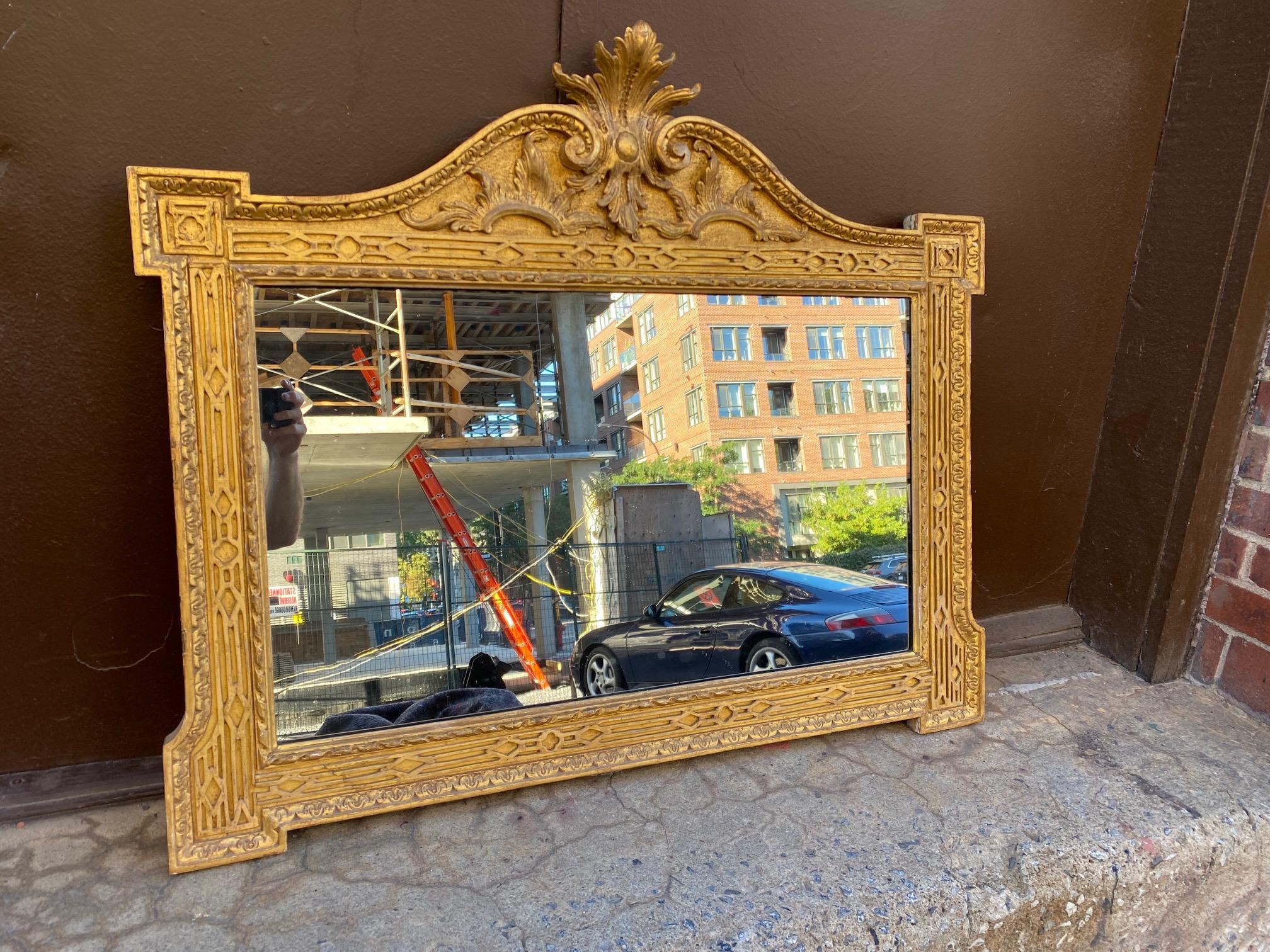 Inglés Georgiano  Espejo sobre repisa de madera dorada Jorge III en venta