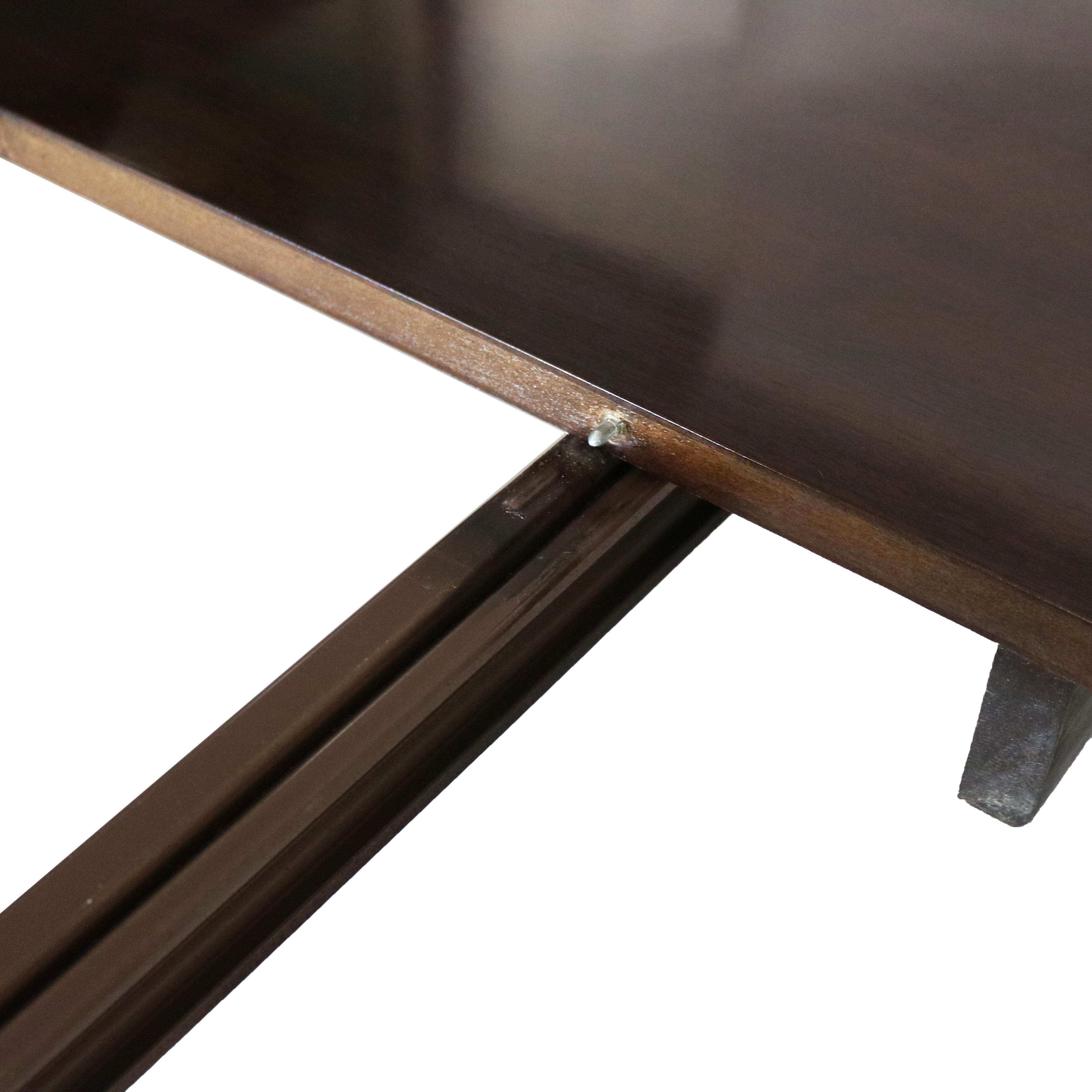 English Georgian Henkel Harris Style Cross-Banded Mahogany Pedestal Dining Table 11