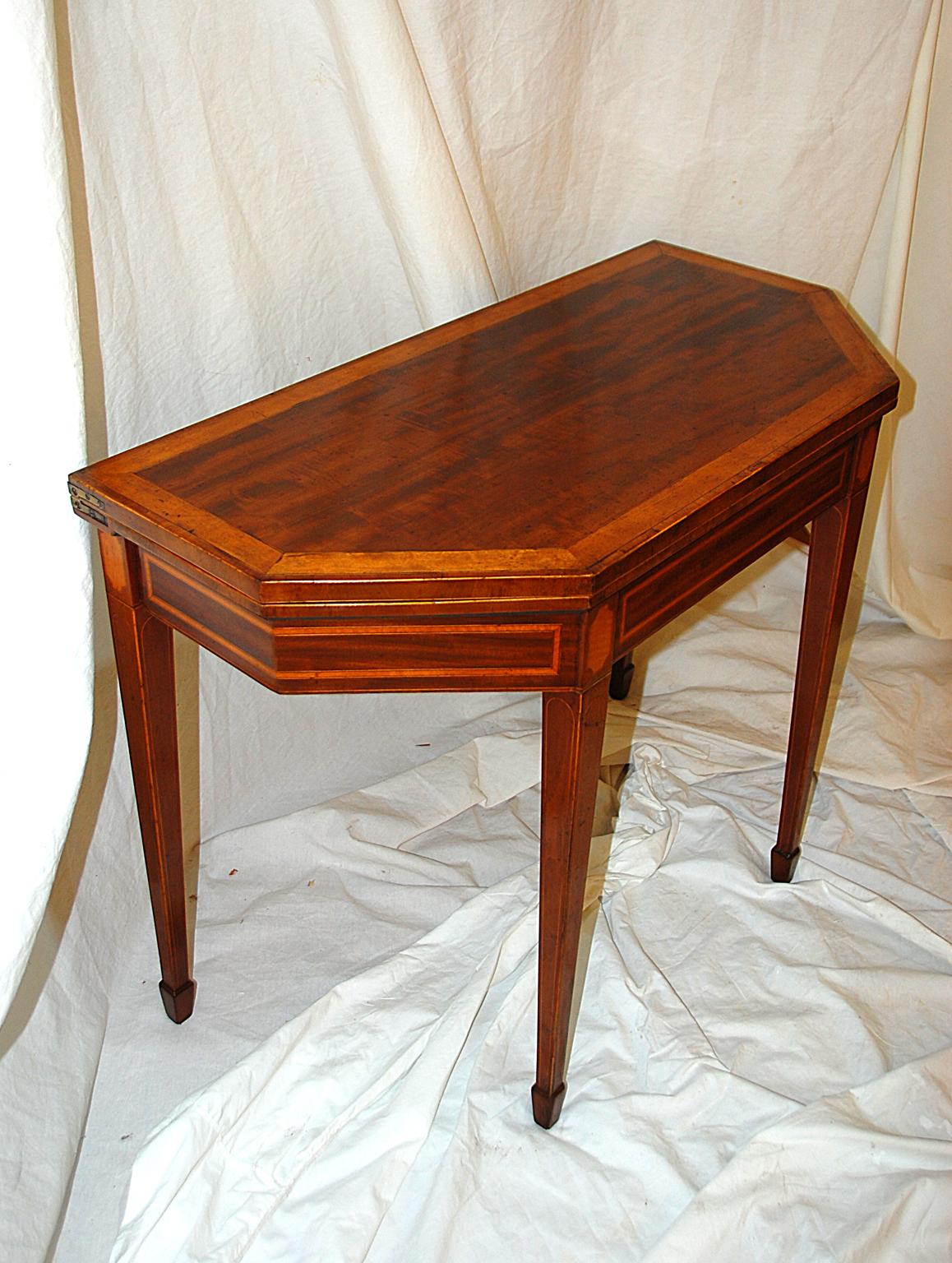 English Georgian Hepplewhite Period Mahogany Inlaid Foldover Card Table In Good Condition In Wells, ME