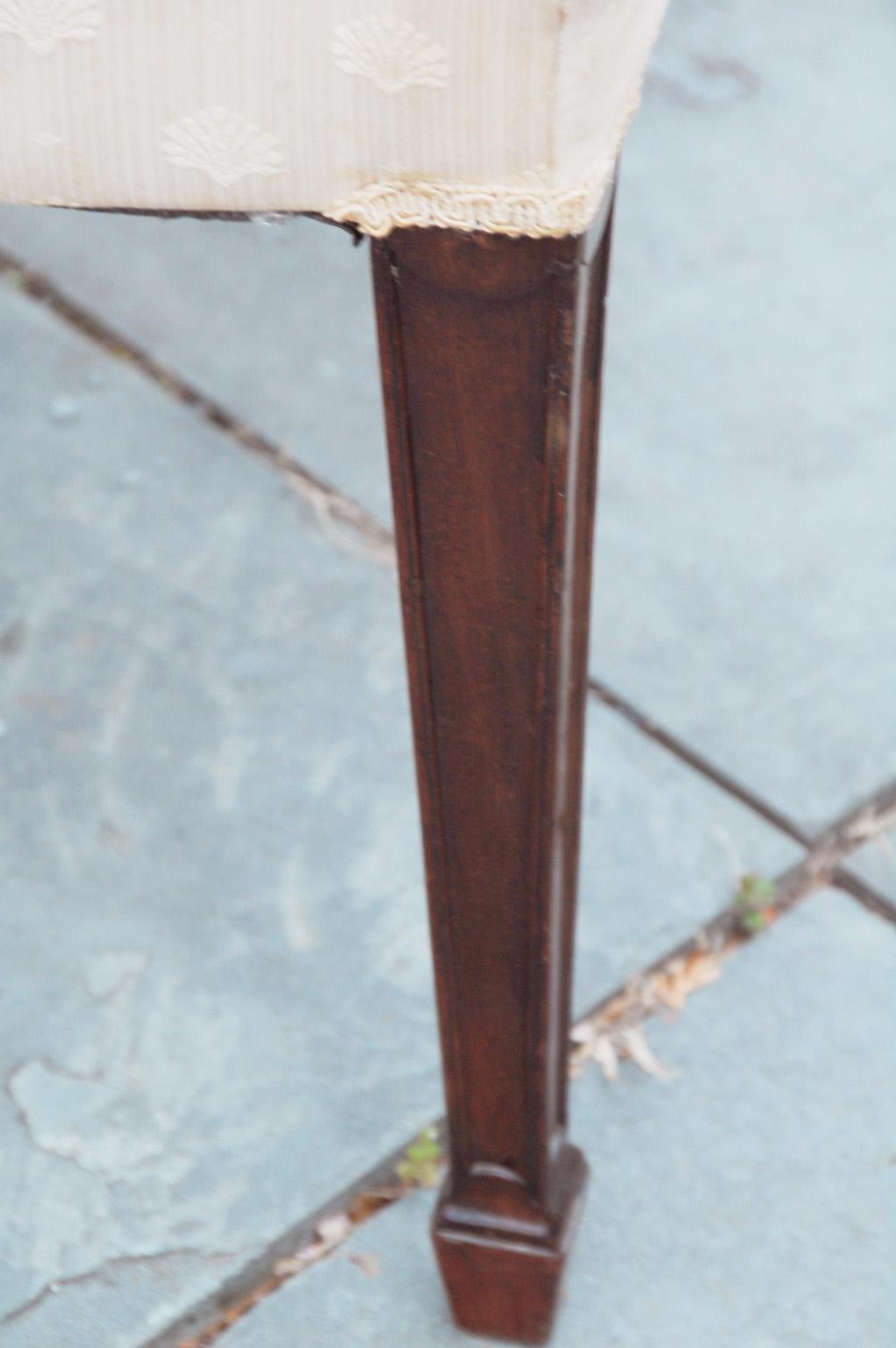 English Georgian Hepplewhite Shieldback Sidechair in Carved Mahogany, Taper Legs 1
