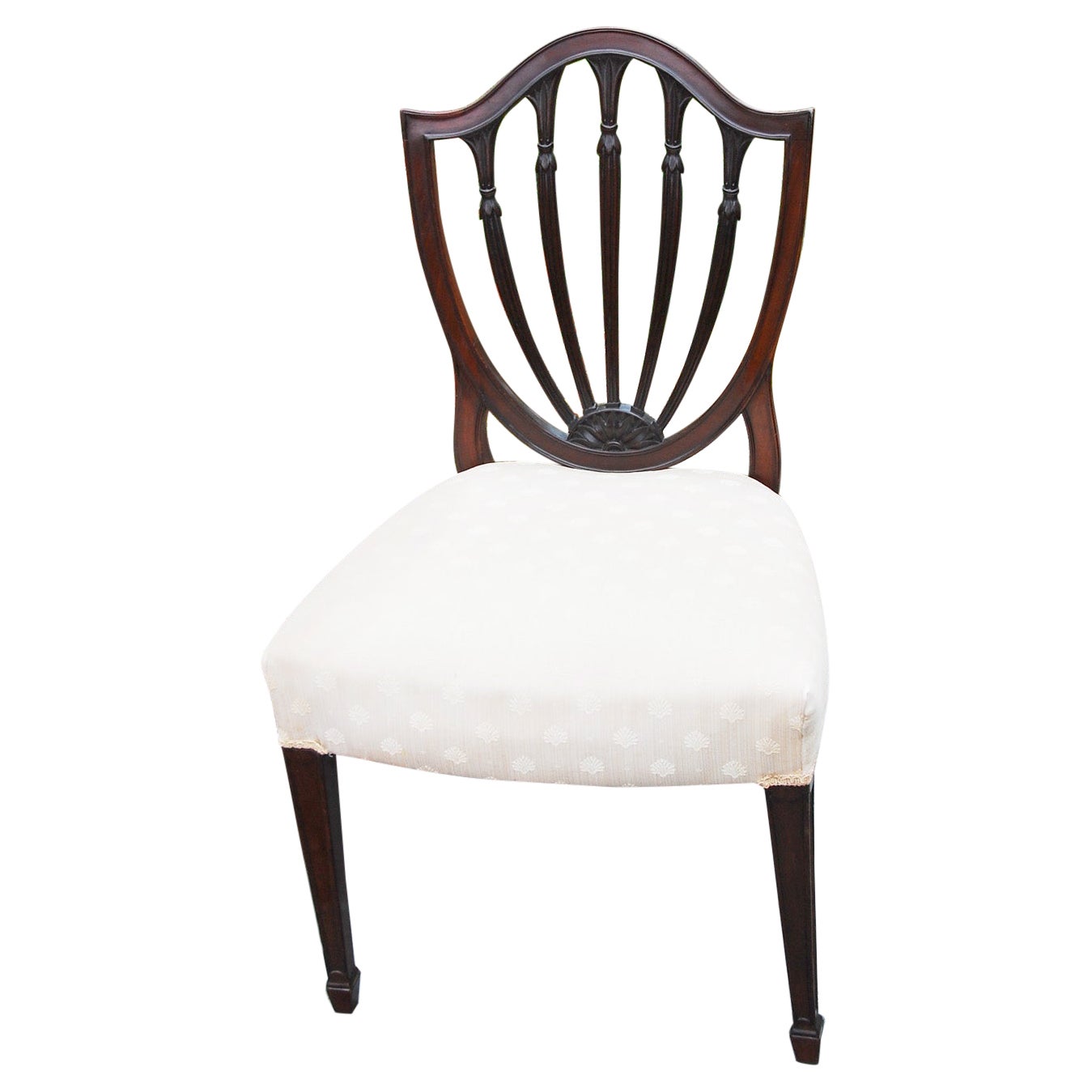 English Georgian Hepplewhite Shieldback Sidechair in Carved Mahogany, Taper Legs