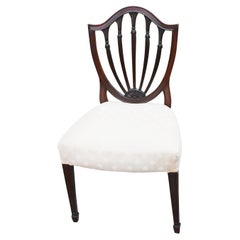 English Georgian Hepplewhite Shieldback Sidechair in Carved Mahogany, Taper Legs