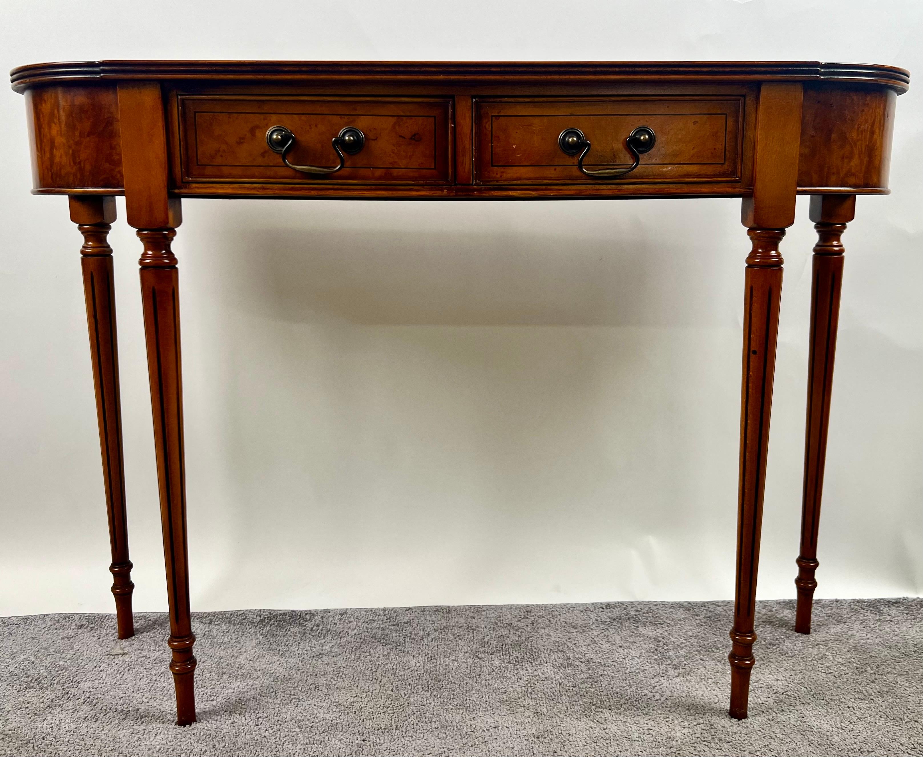 Console à deux tiroirs en acajou et noyer de style géorgien anglais Hepplewhite en vente 5