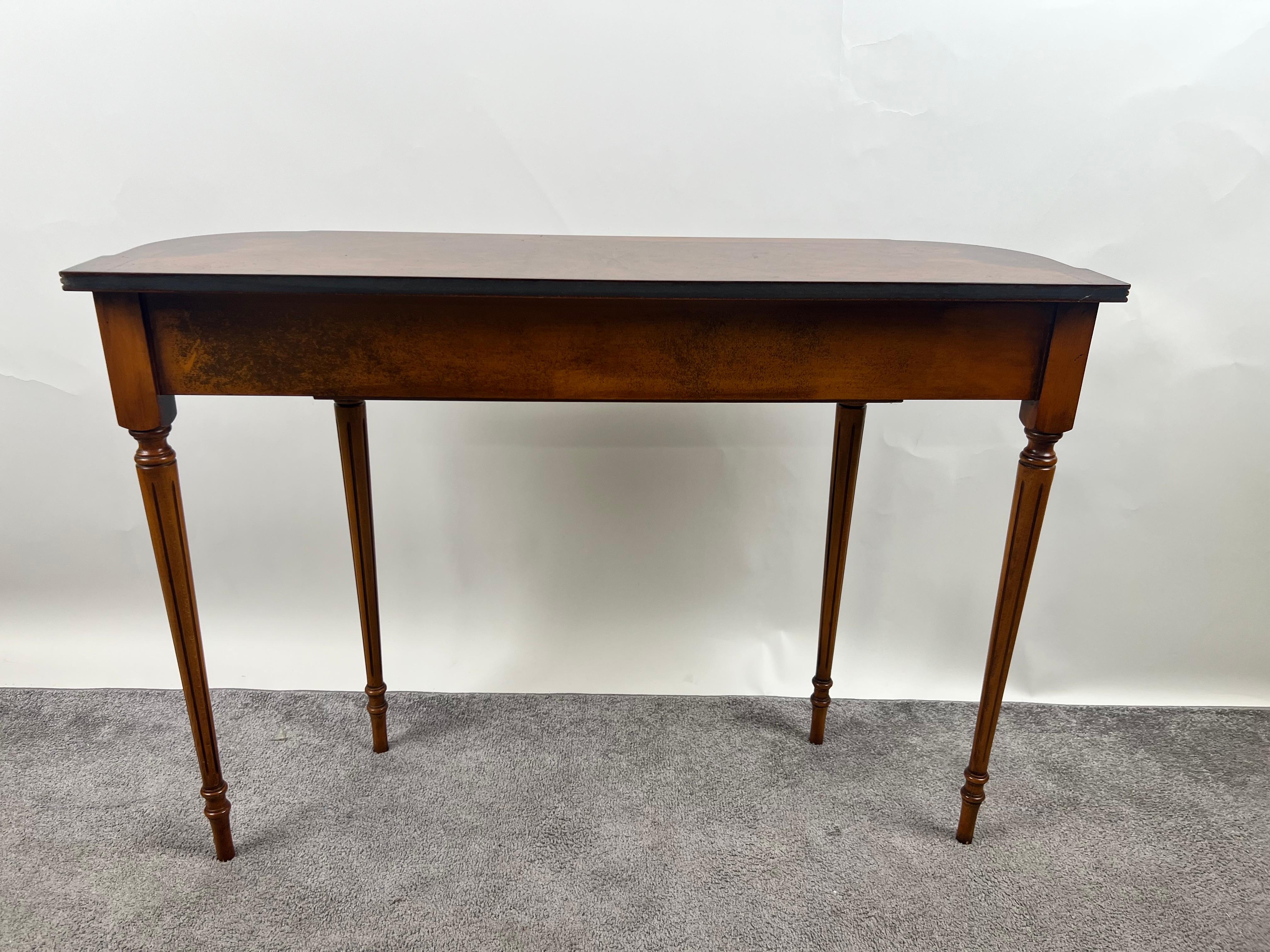 Console à deux tiroirs en acajou et noyer de style géorgien anglais Hepplewhite en vente 8