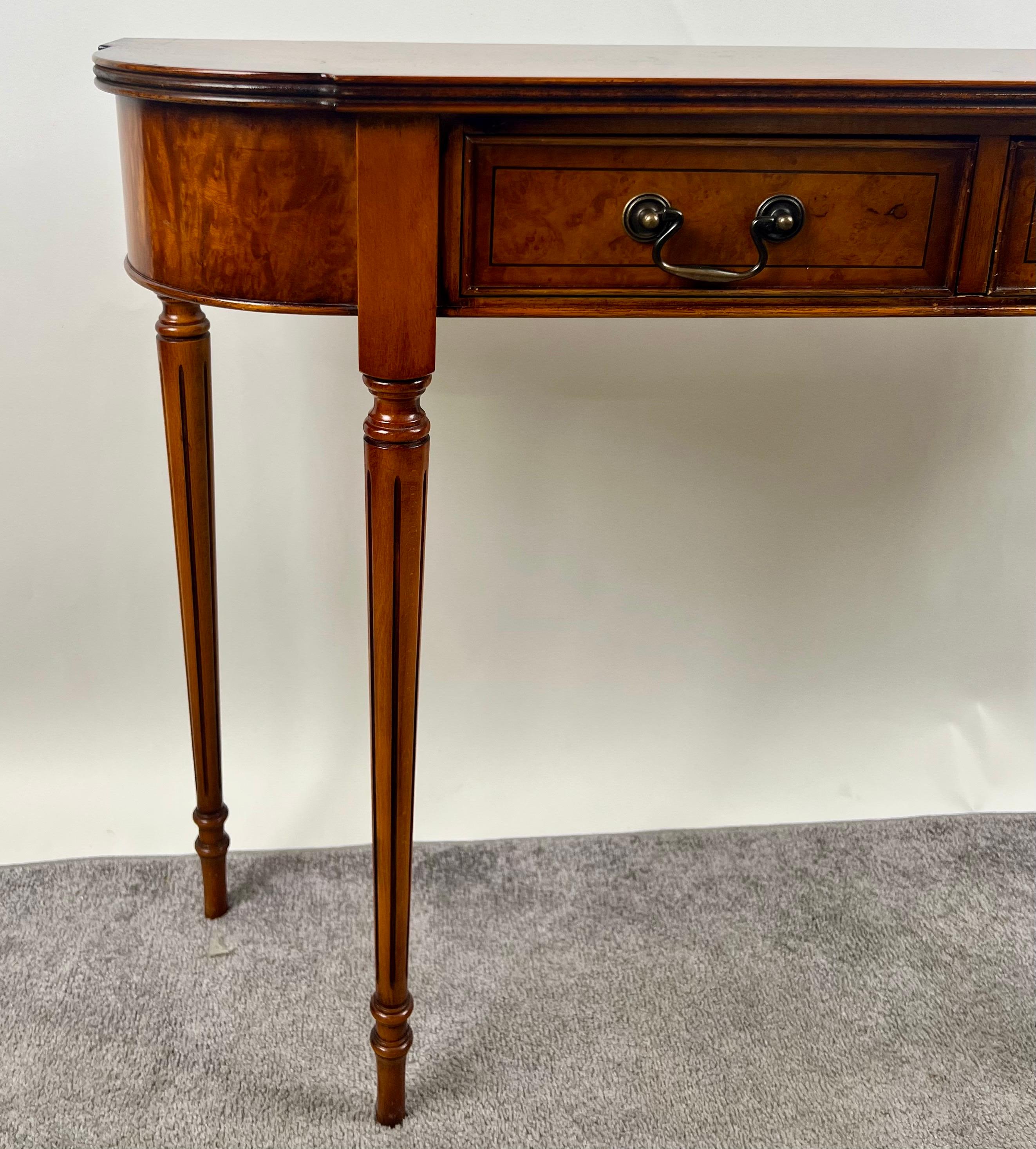 Console à deux tiroirs en acajou et noyer de style géorgien anglais Hepplewhite en vente 9