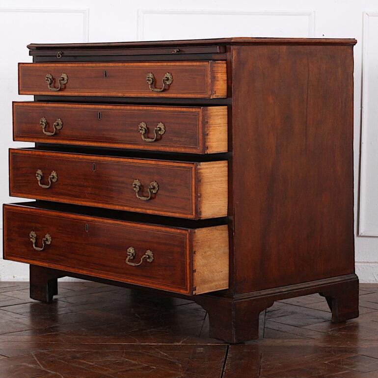 English Georgian Inlaid Mahogany Chest of Drawers In Good Condition In Vancouver, British Columbia