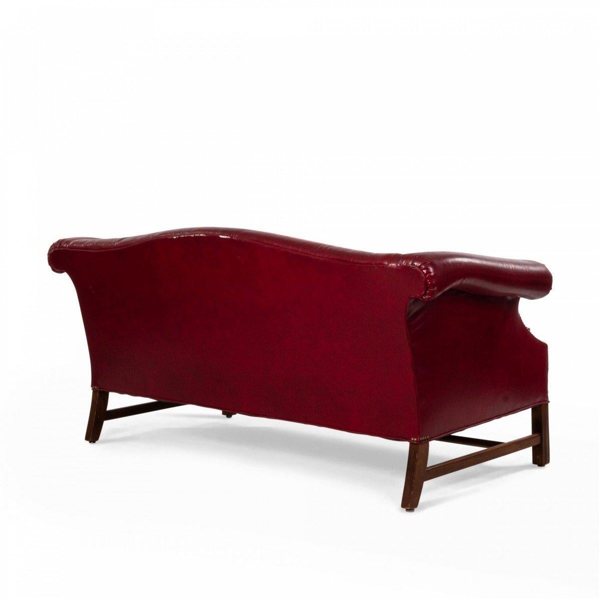 20ième siècle Canapé Chesterfield anglais en cuir géorgien en vente