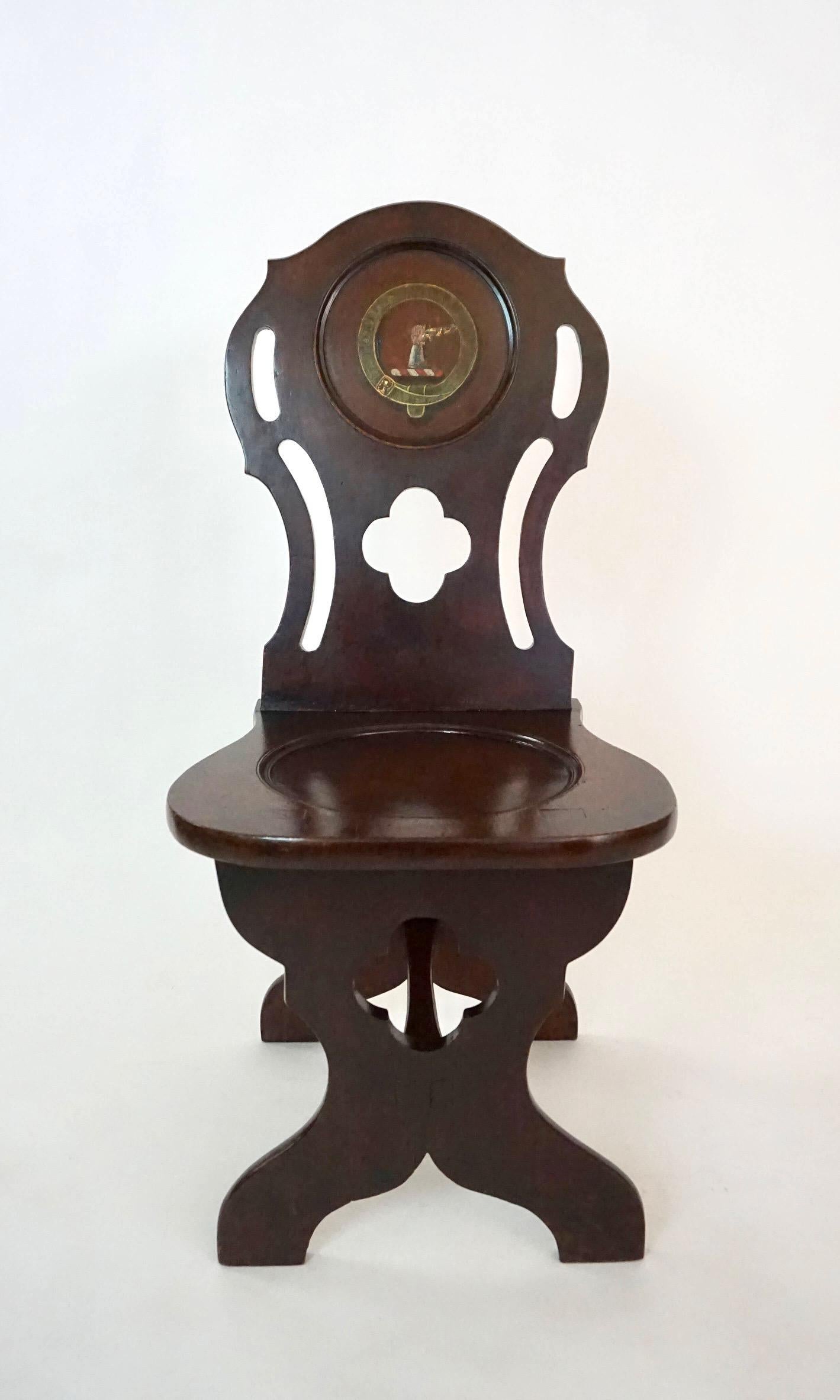 English Georgian Mahogany Armorial Hall Chair of Sgabello Form, circa 1760 For Sale 4