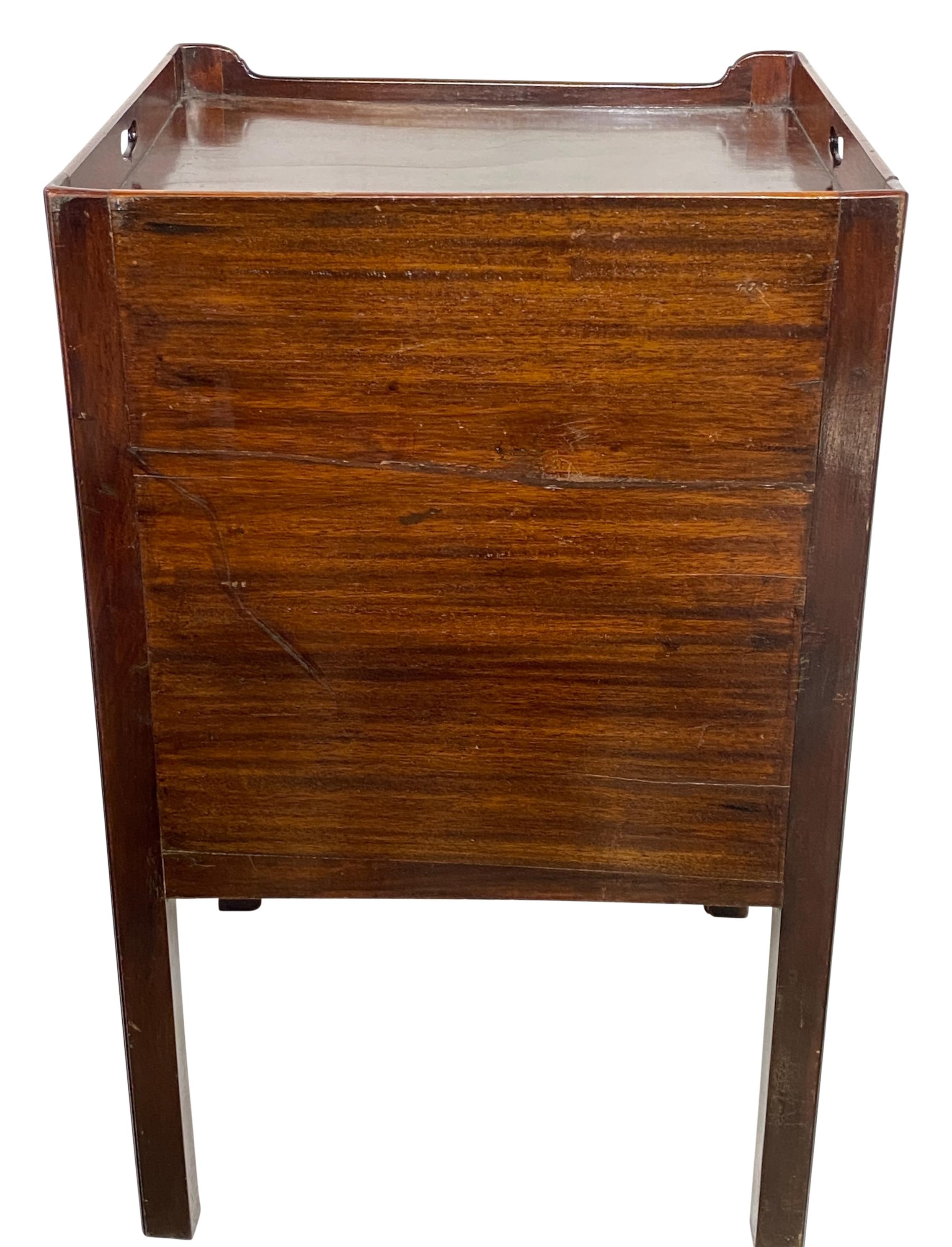 English Georgian Mahogany Bedside Cabinet Commode For Sale 2