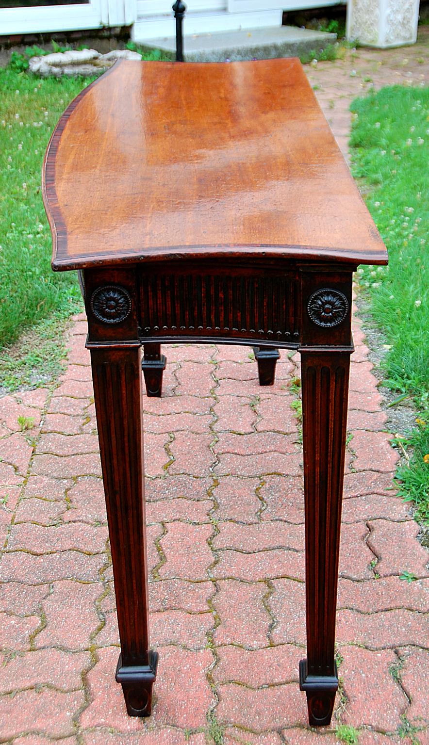 English Georgian Mahogany Bowfront Sideboard or Hall Table Fluted Legs and Skirt In Good Condition In Wells, ME