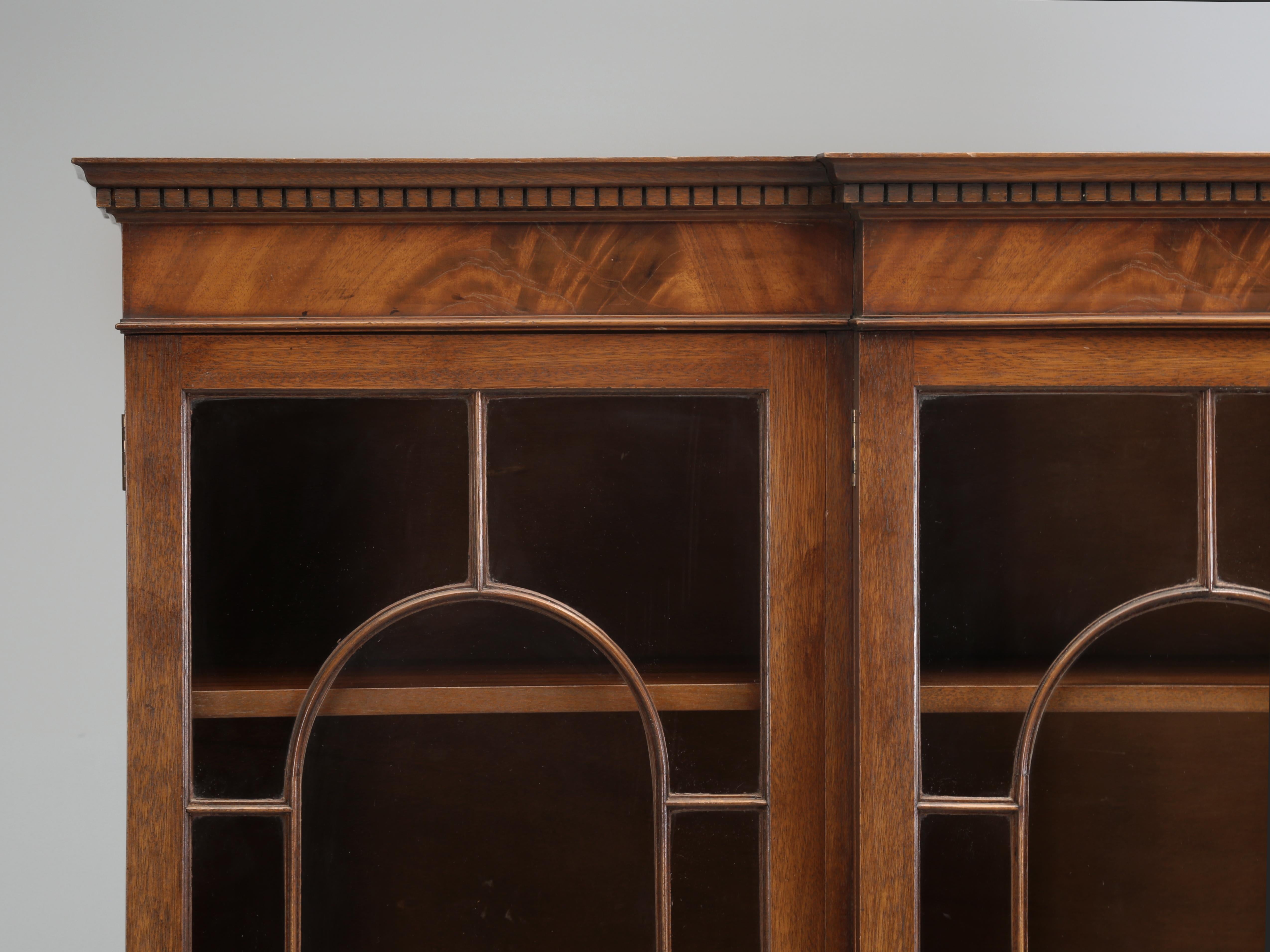Glass English Georgian Mahogany Breakfront Bookcase or China Cabinet in Orig Condition For Sale