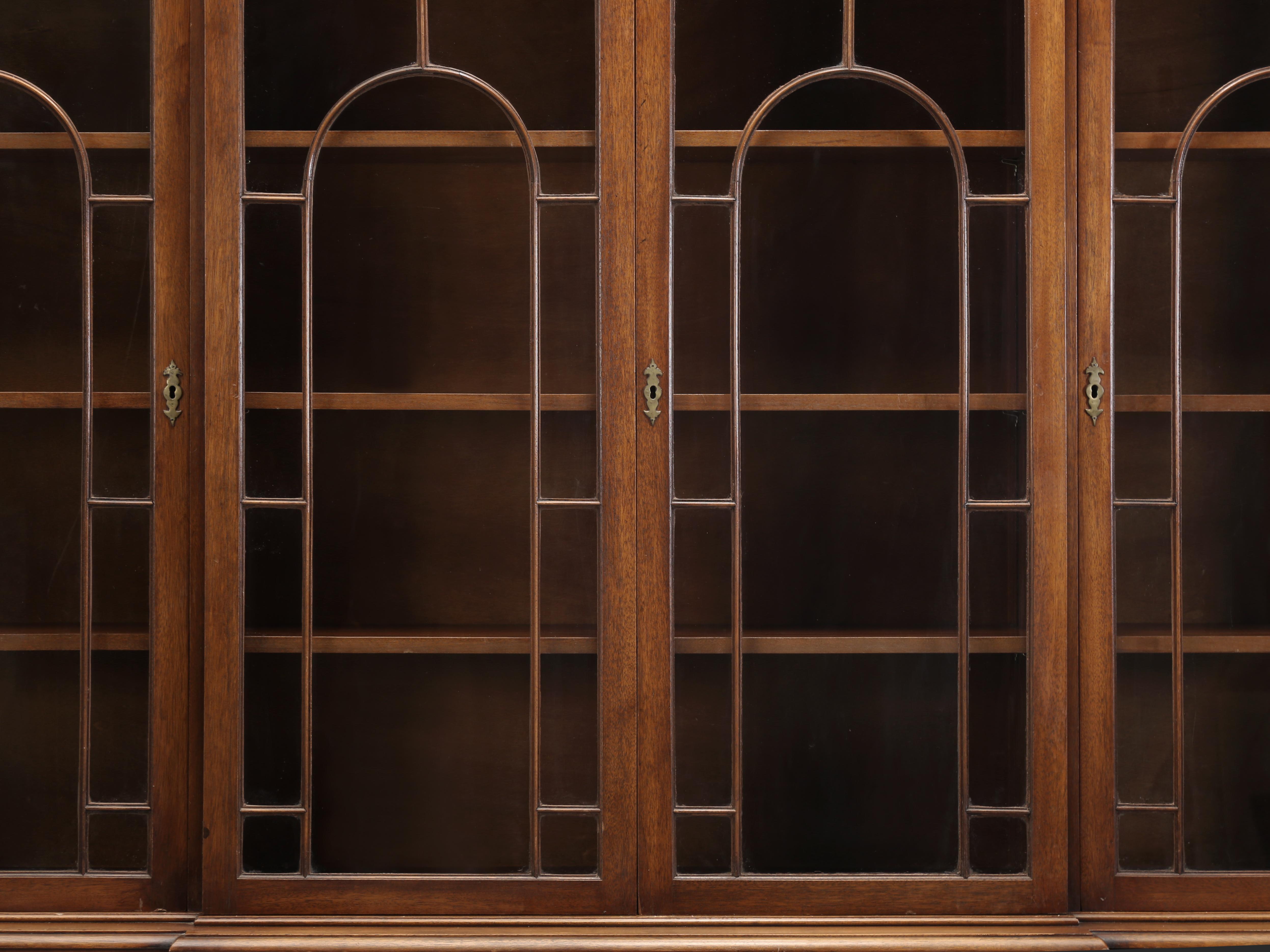 English Georgian Mahogany Breakfront Bookcase or China Cabinet in Orig Condition For Sale 1
