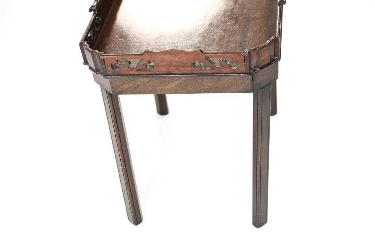 Hand-Crafted English Georgian Mahogany Butler Tray Table For Sale