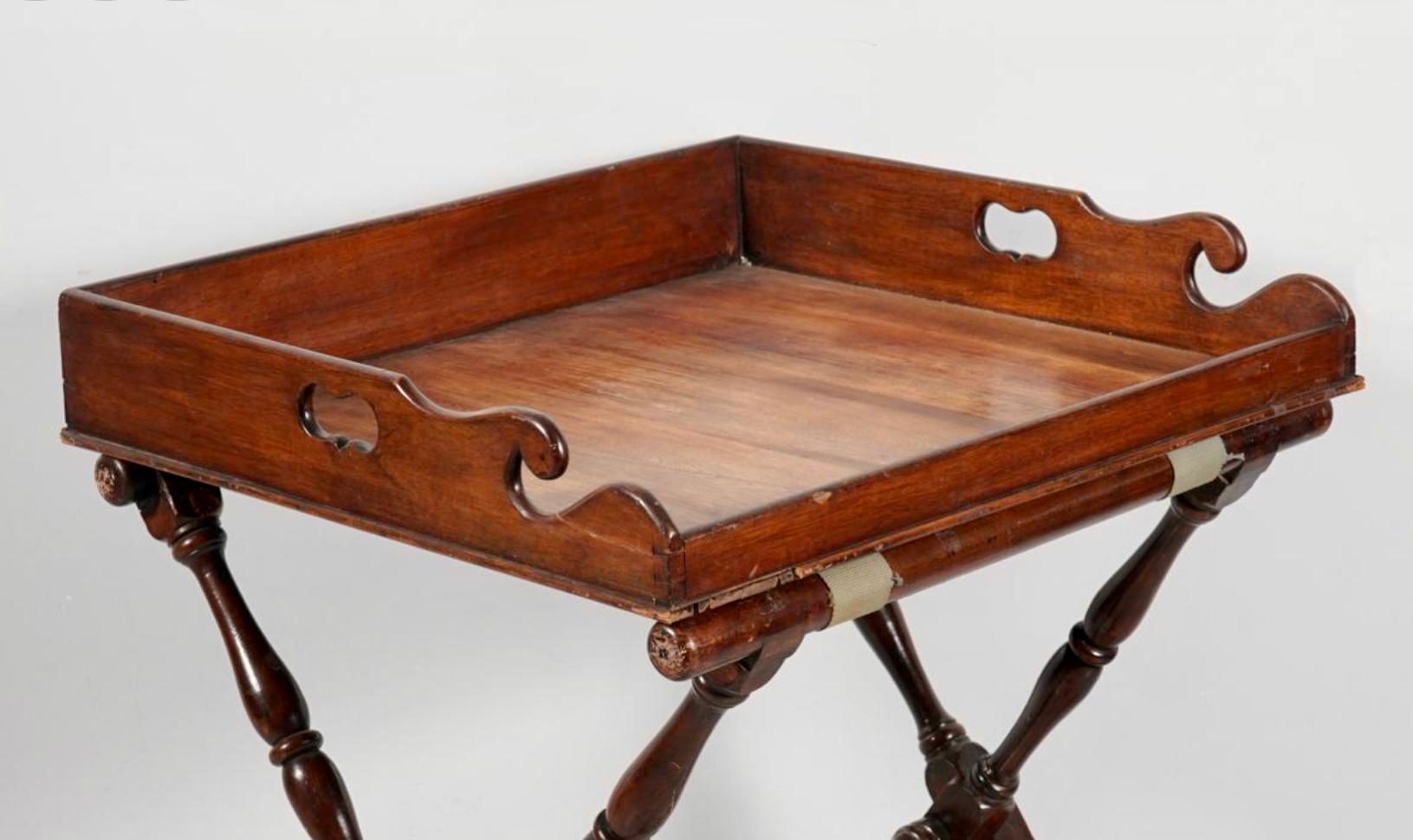 English Georgian Mahogany Butler's Tray and Folding Stand For Sale 1