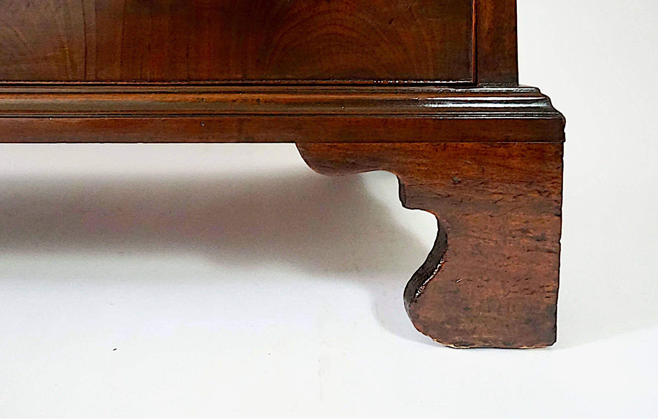 English Georgian Mahogany Caddy-Top Bachelor's Chest, circa 1760 For Sale 2