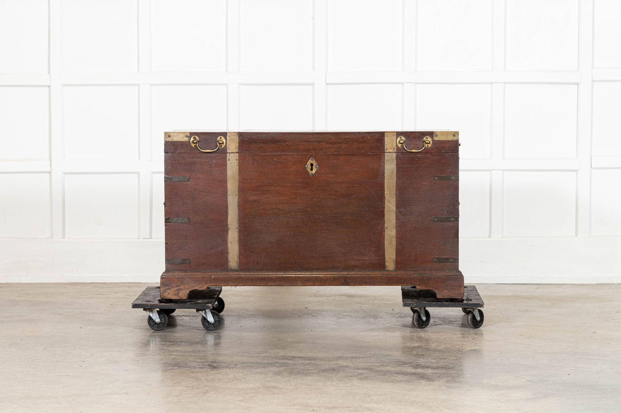 Coffre de campagne en acajou de style géorgien anglais Bon état - En vente à Staffordshire, GB