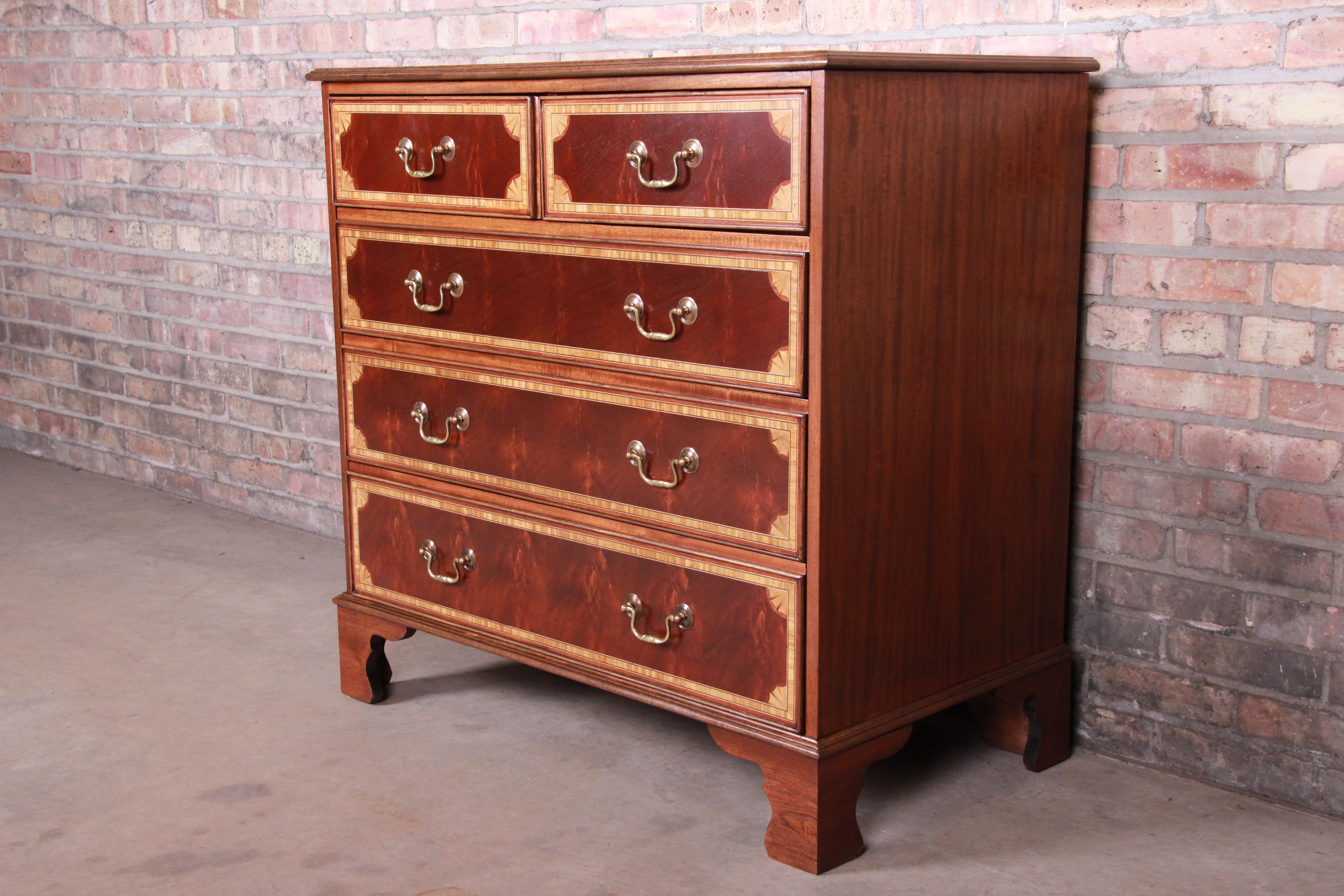 An exceptional Georgian five-drawer dresser chest

By Papworth Industries

England, 1973

Flame mahogany, with inlaid satinwood banding and original brass hardware.

Measures: 37